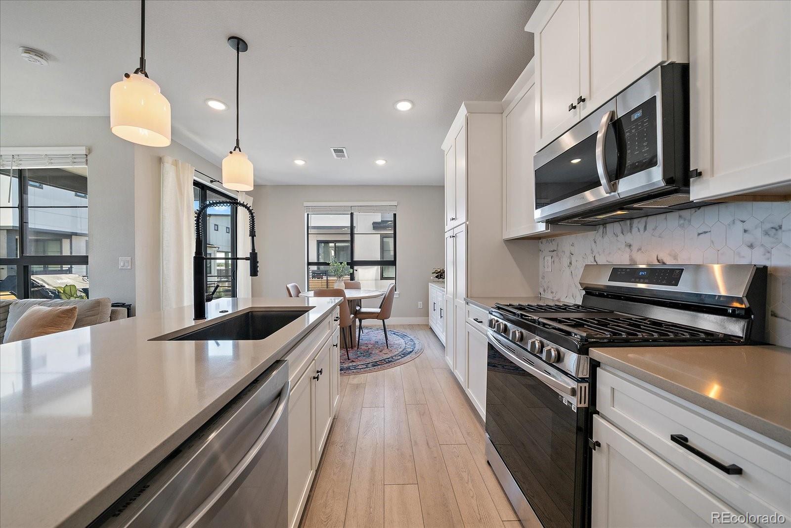 MLS Image #10 for 2002 s holly street,denver, Colorado