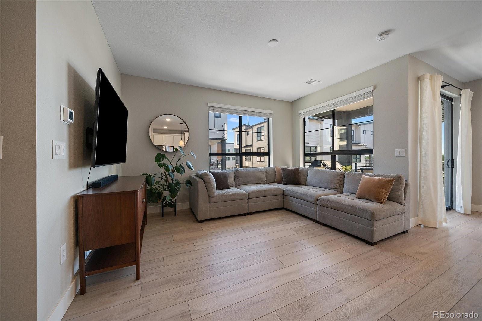 MLS Image #12 for 2002 s holly street,denver, Colorado