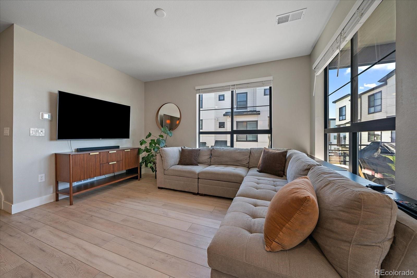 MLS Image #13 for 2002 s holly street,denver, Colorado