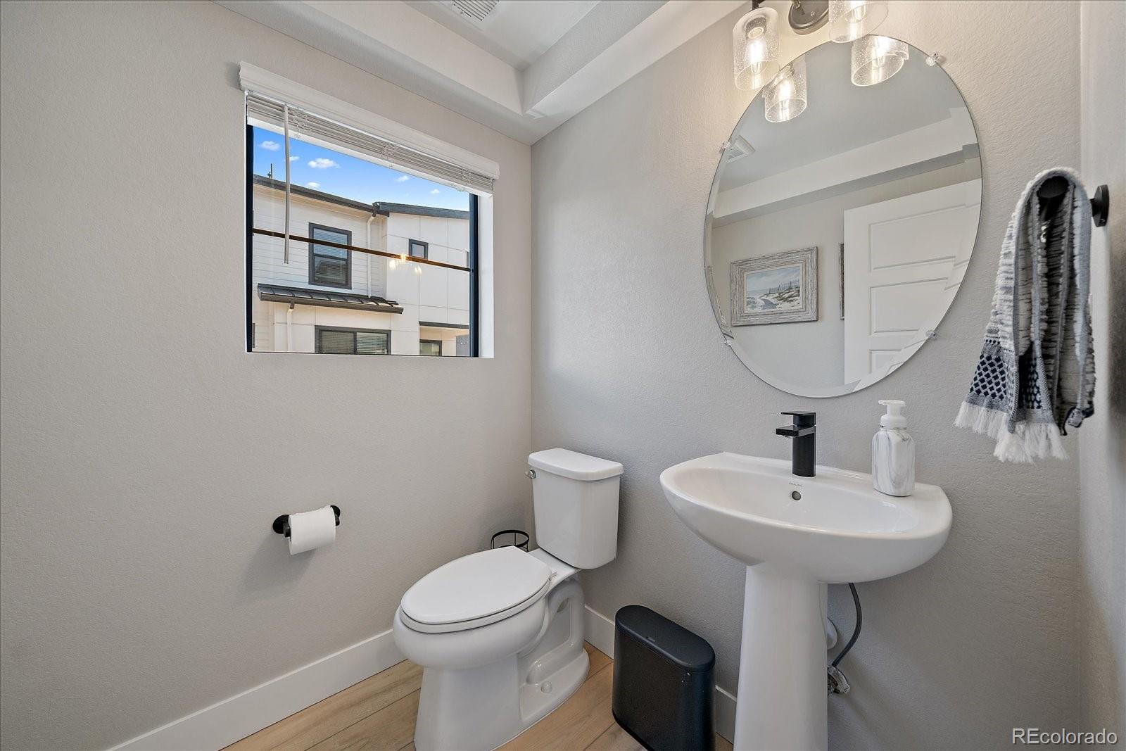 MLS Image #15 for 2002 s holly street,denver, Colorado