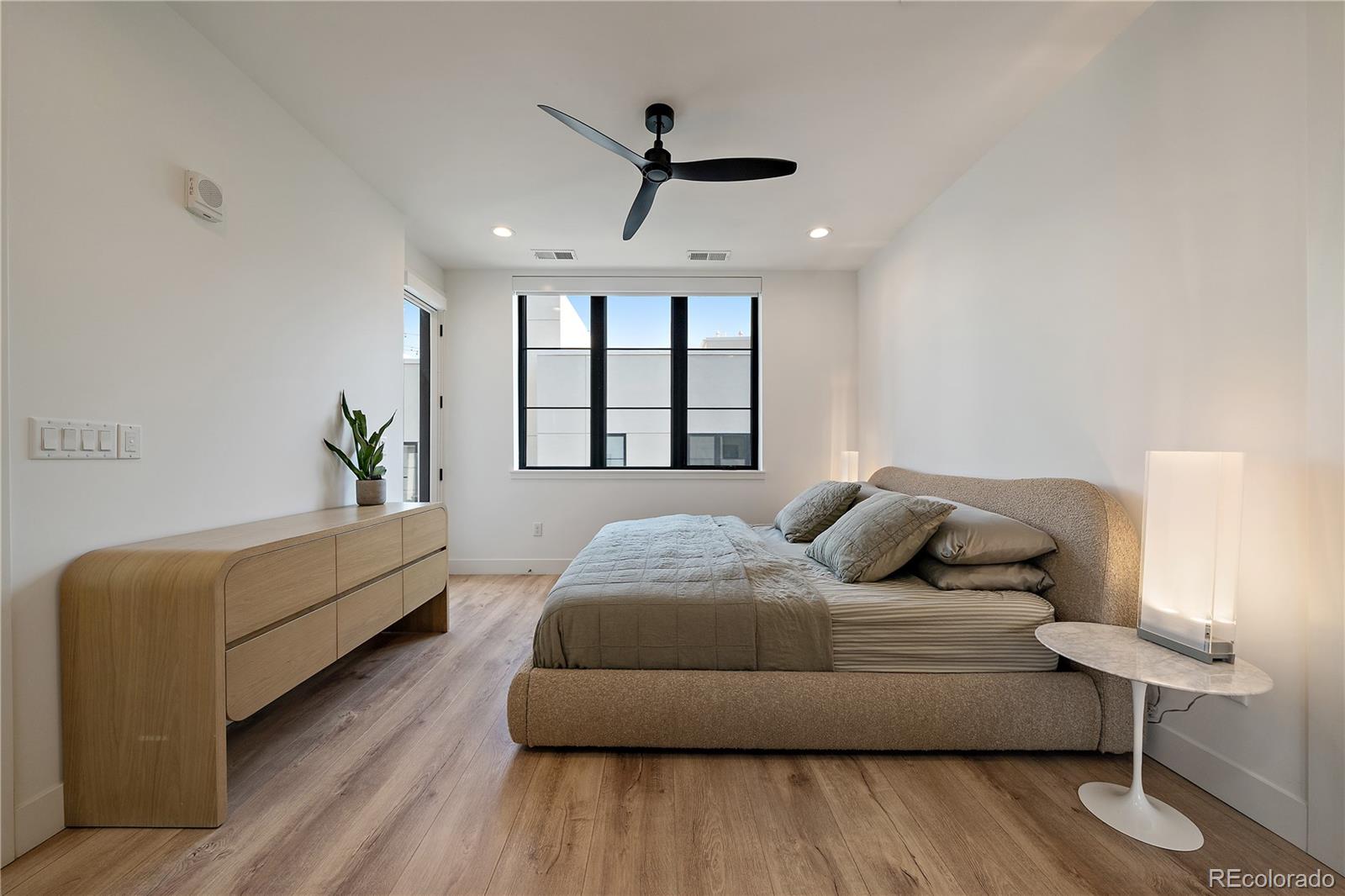 MLS Image #12 for 818  ash street,denver, Colorado