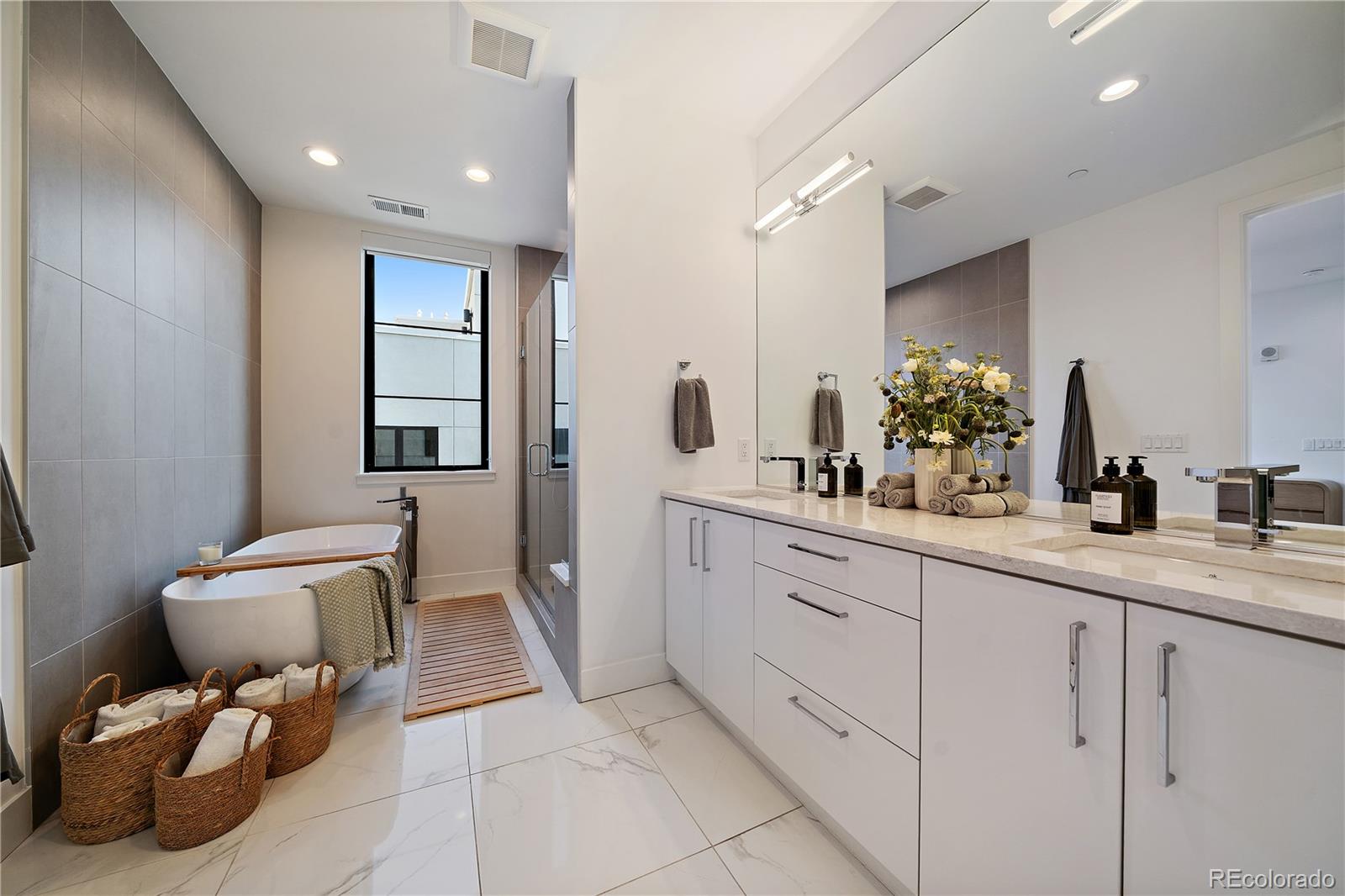 MLS Image #15 for 818  ash street,denver, Colorado