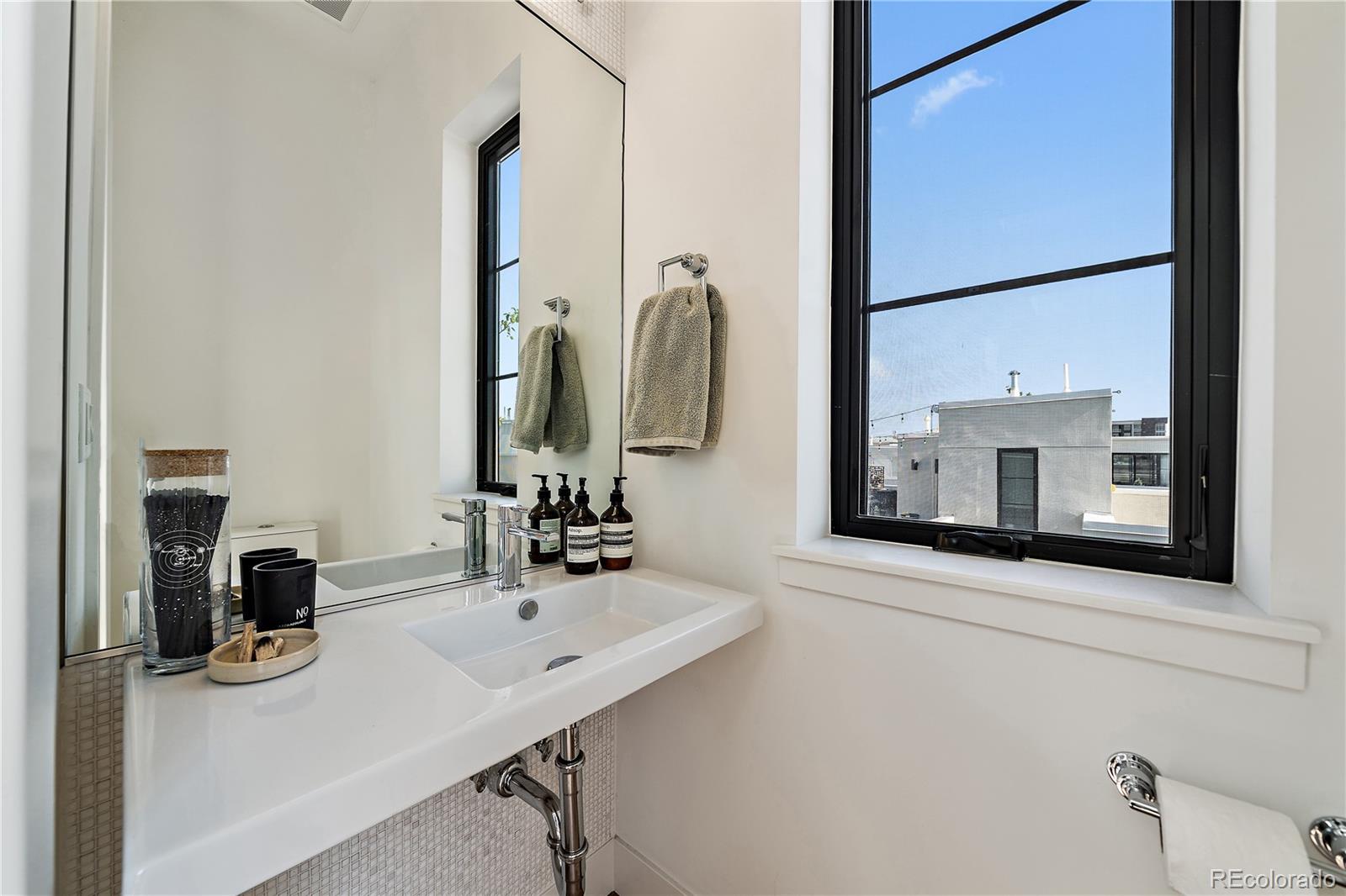MLS Image #21 for 818  ash street,denver, Colorado