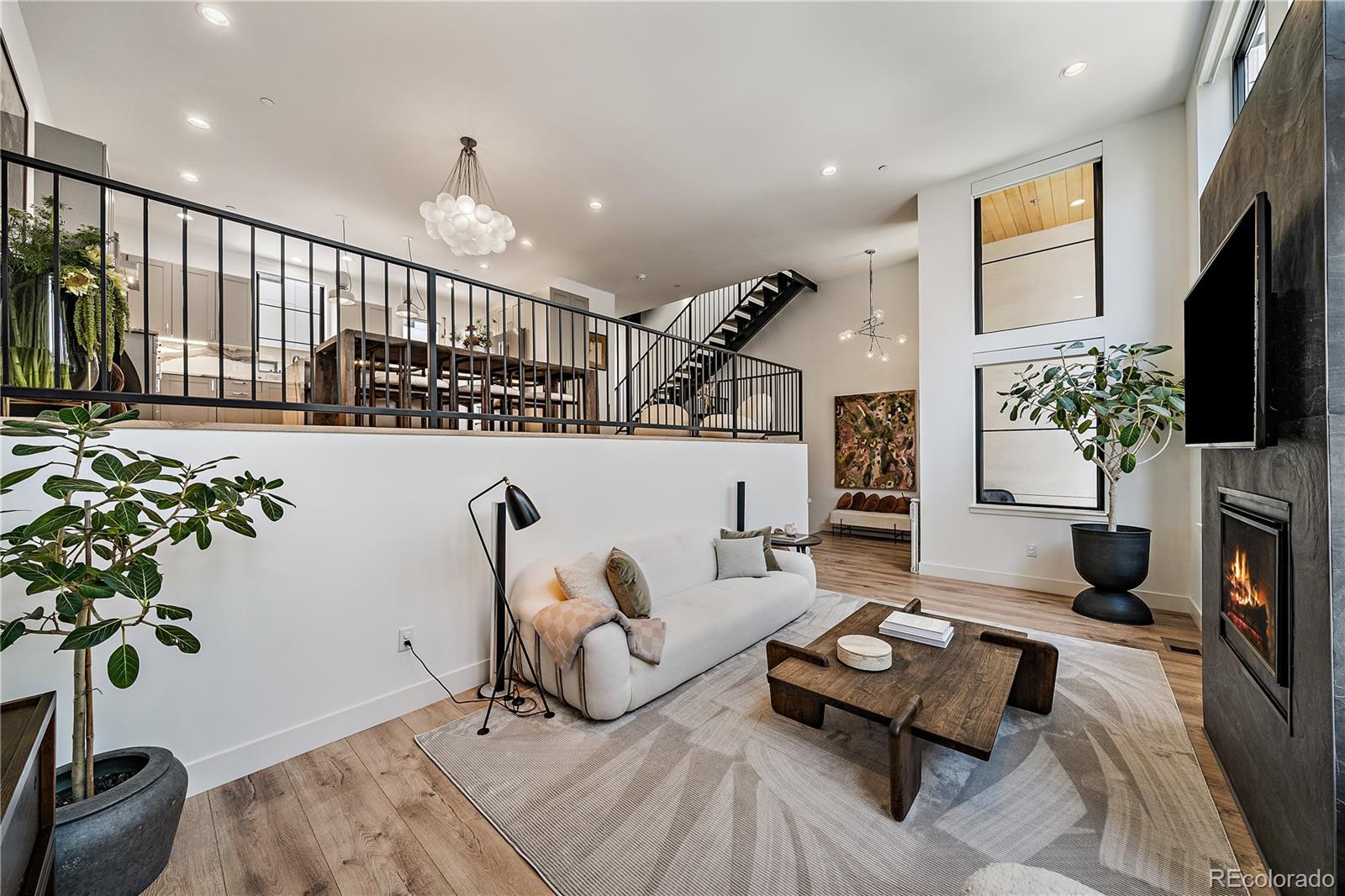 MLS Image #4 for 818  ash street,denver, Colorado
