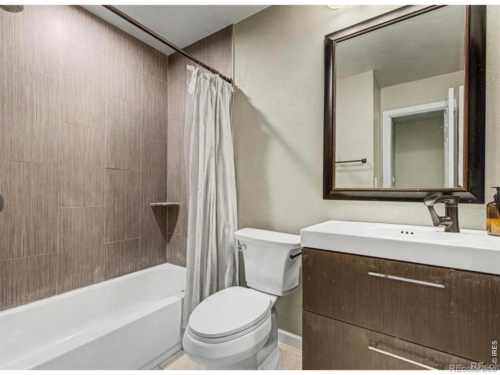 MLS Image #9 for 8198 s columbine court,centennial, Colorado