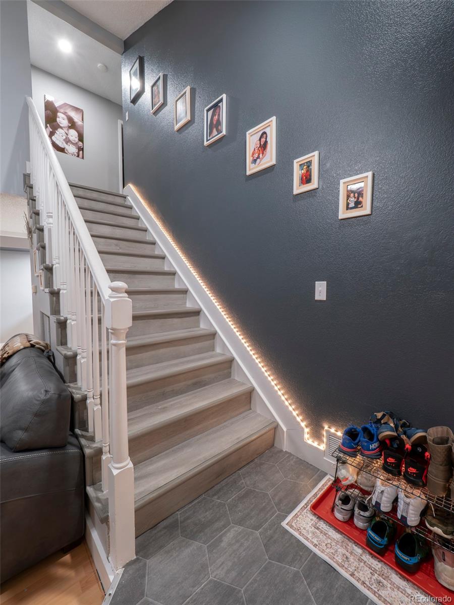 MLS Image #13 for 21376 e 40th place,denver, Colorado