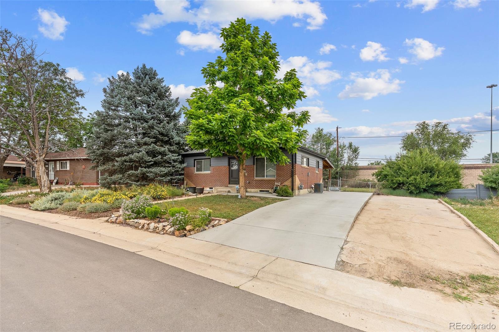MLS Image #4 for 2041  samuel drive,denver, Colorado