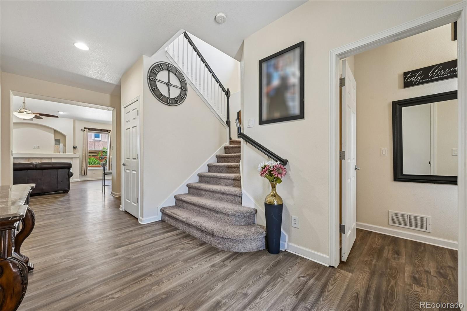 MLS Image #3 for 247 n coolidge way,aurora, Colorado