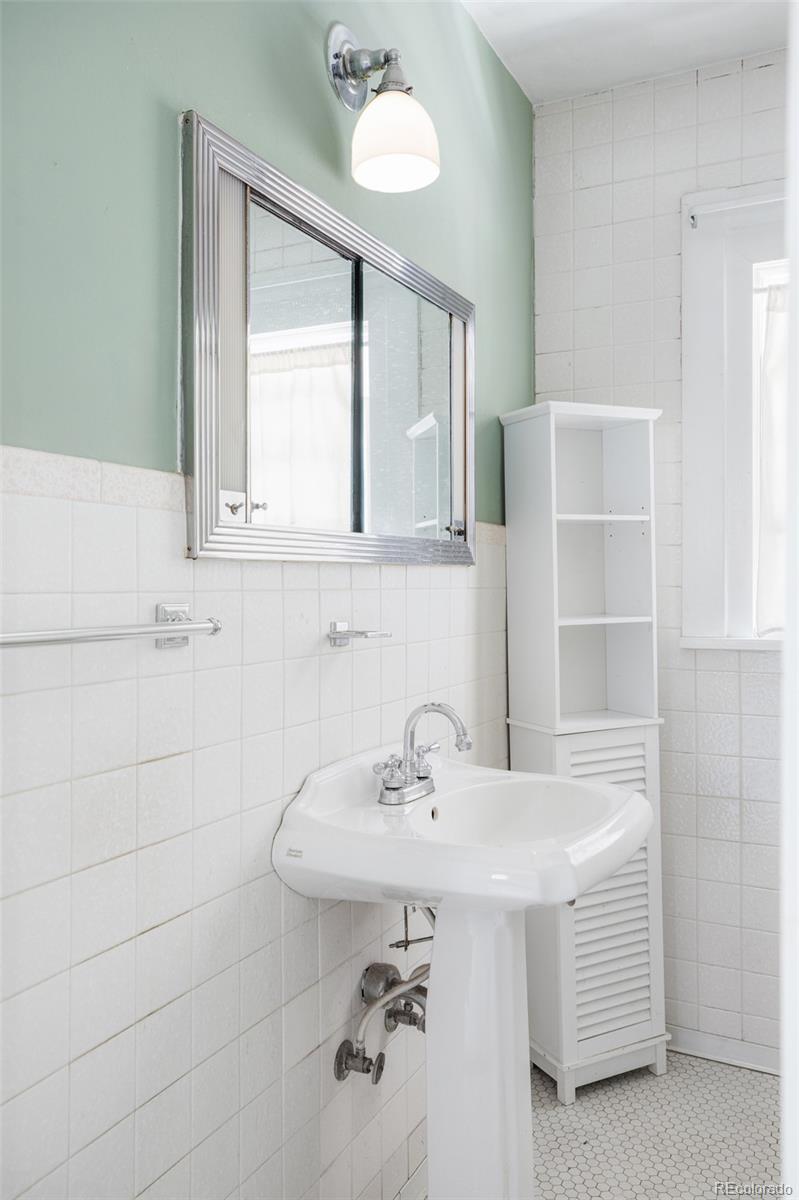 MLS Image #12 for 851 s vine street,denver, Colorado