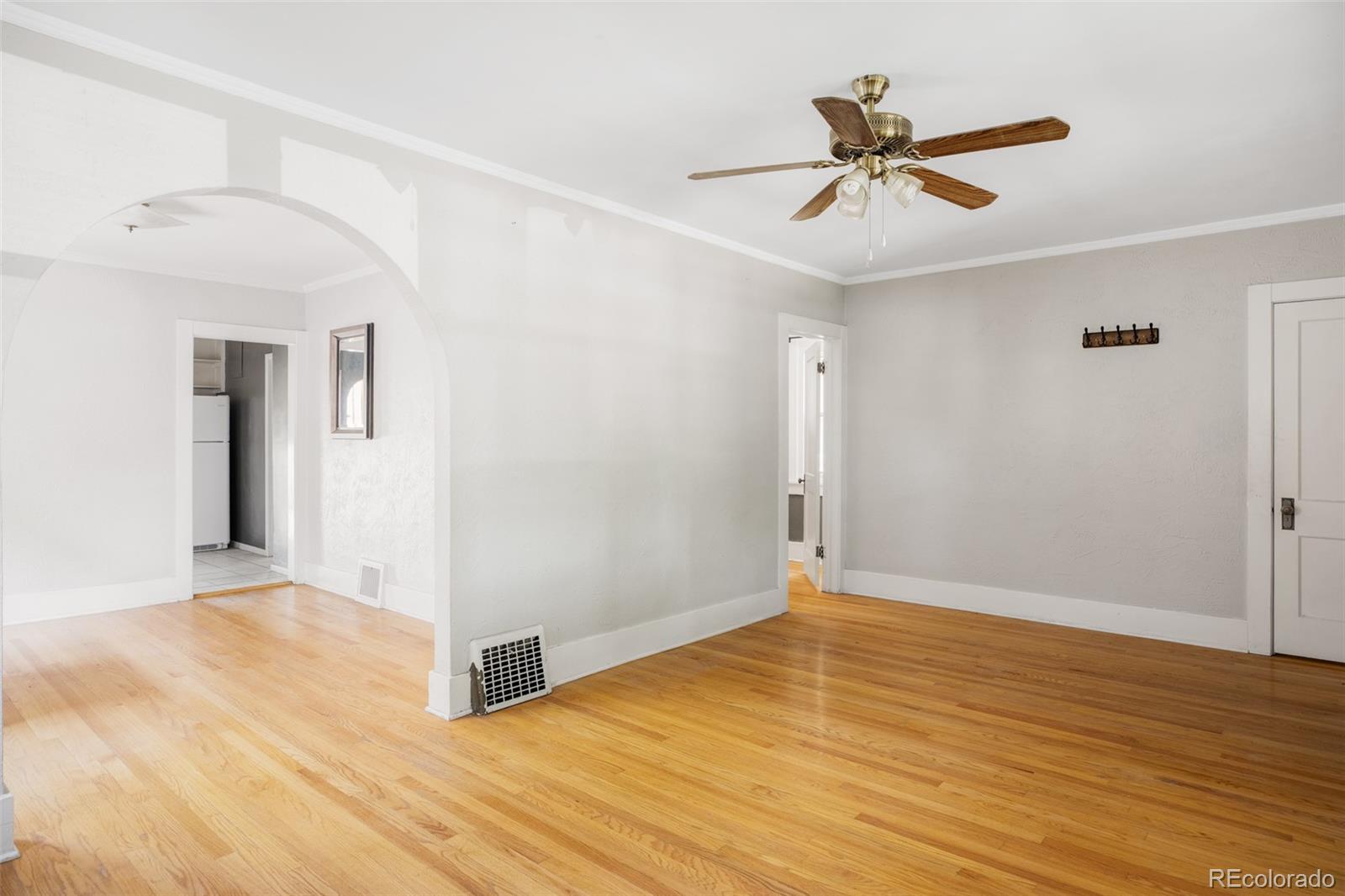 MLS Image #5 for 851 s vine street,denver, Colorado