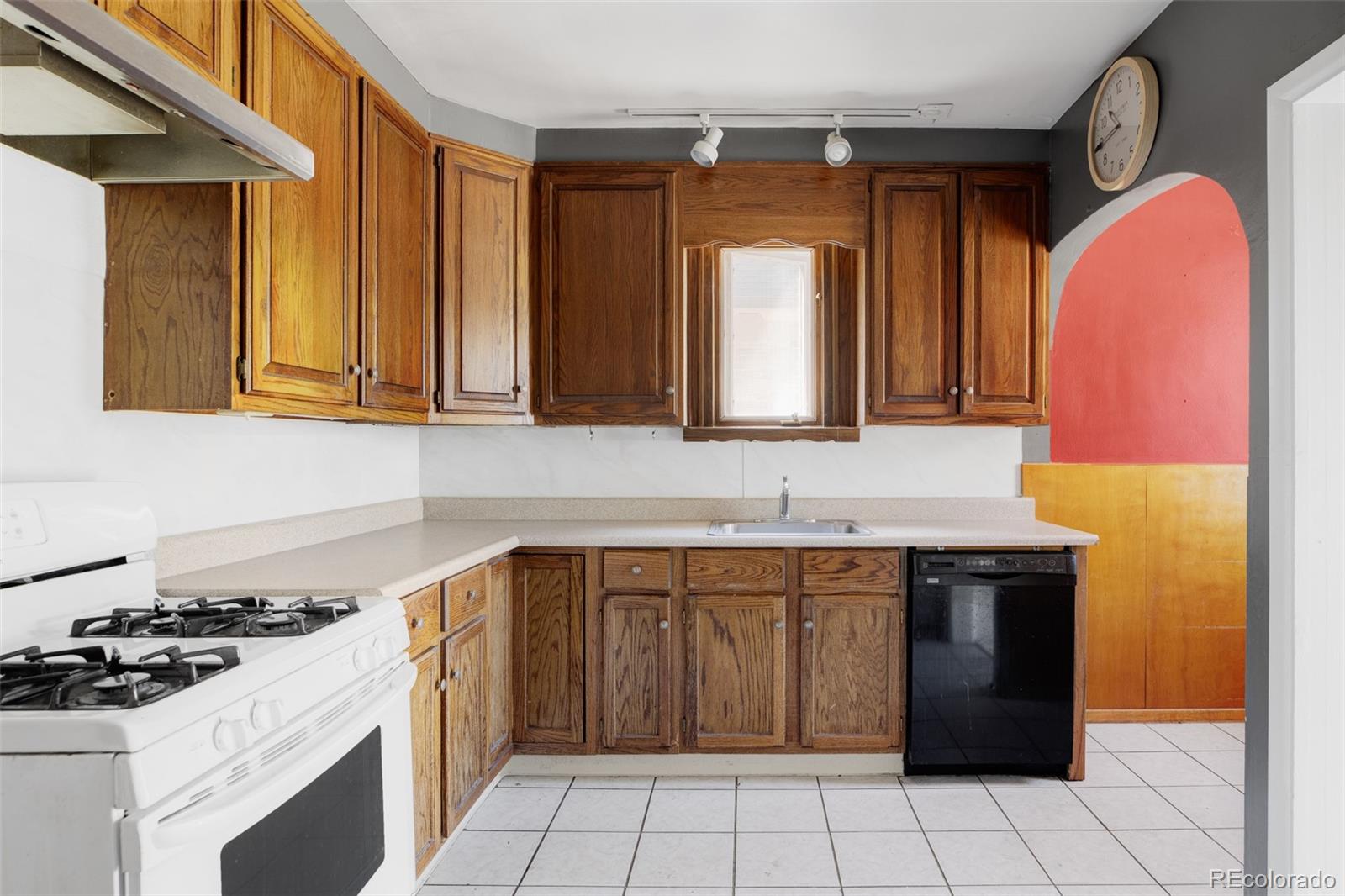 MLS Image #8 for 851 s vine street,denver, Colorado