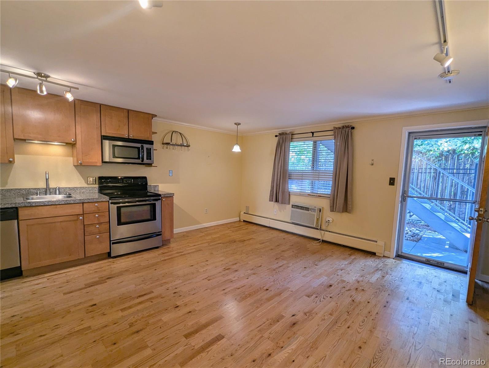 MLS Image #11 for 1135 n elizabeth street,denver, Colorado