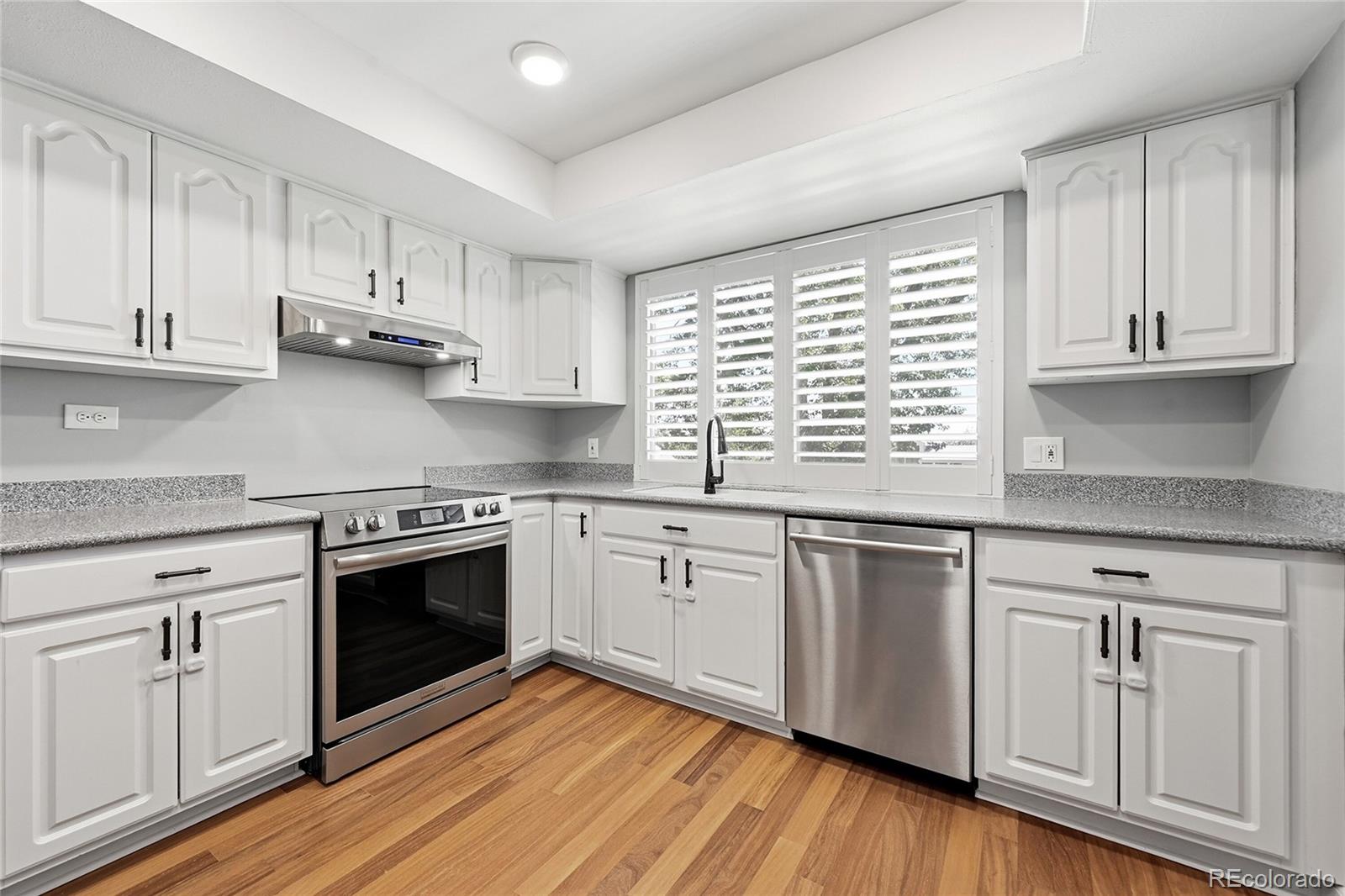 MLS Image #11 for 740 s kline way,denver, Colorado