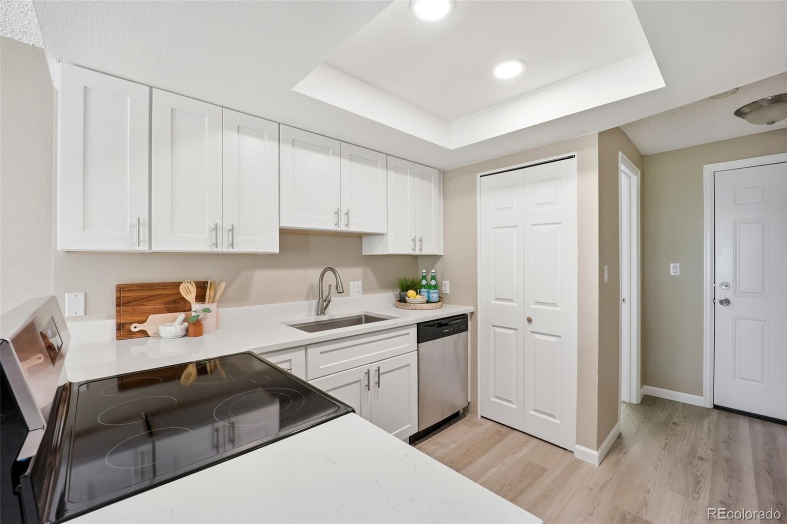 MLS Image #11 for 3085 s macon circle,aurora, Colorado
