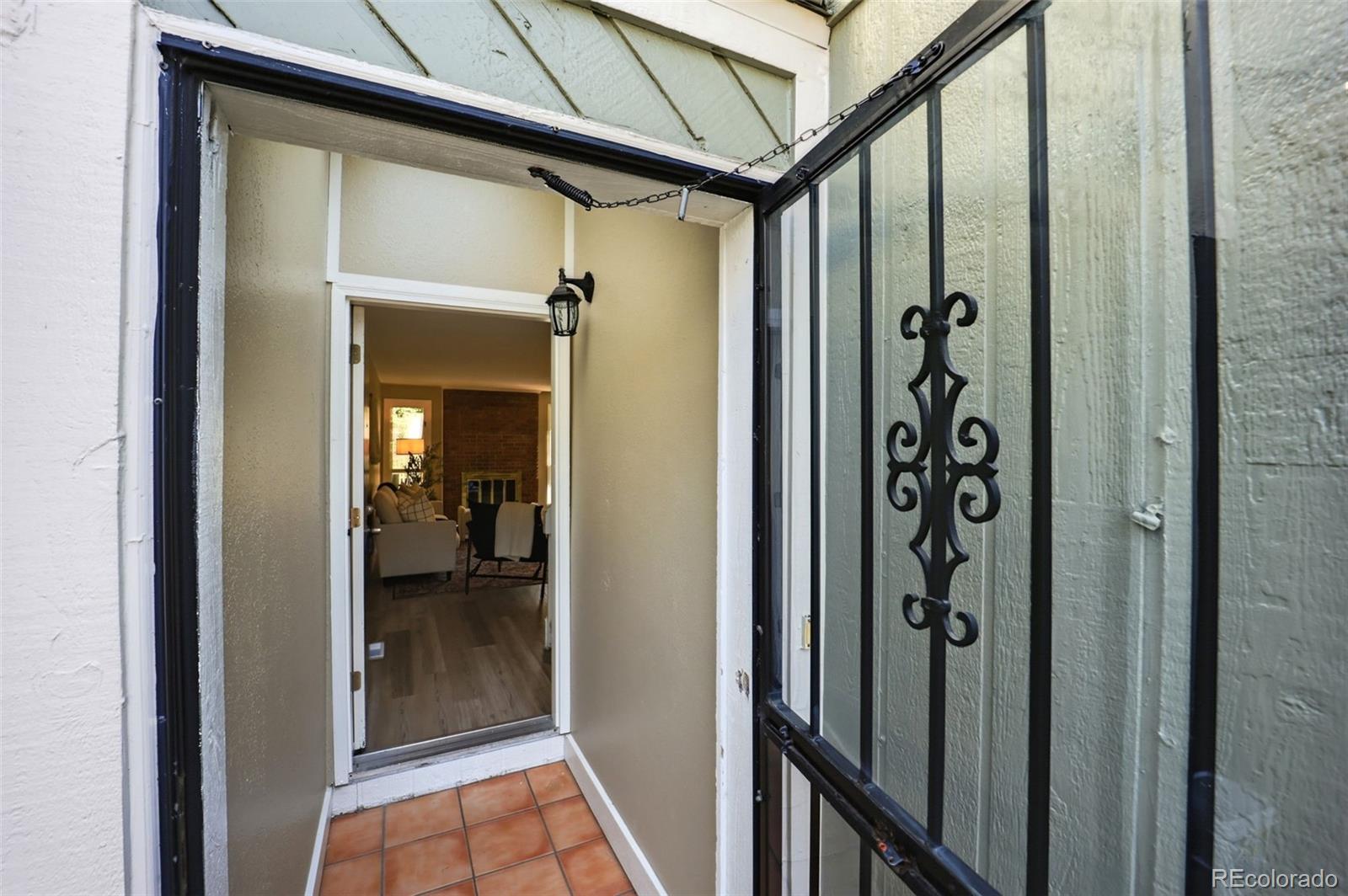 MLS Image #3 for 3085 s macon circle,aurora, Colorado