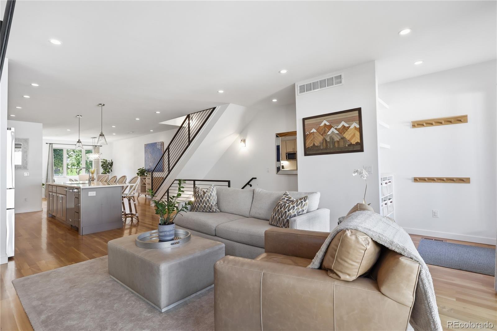 MLS Image #11 for 2575 s acoma street,denver, Colorado