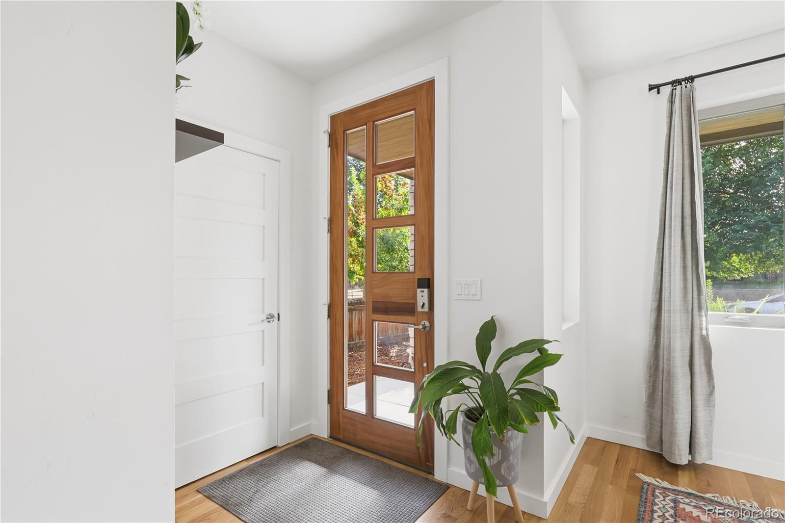 MLS Image #4 for 2575 s acoma street,denver, Colorado