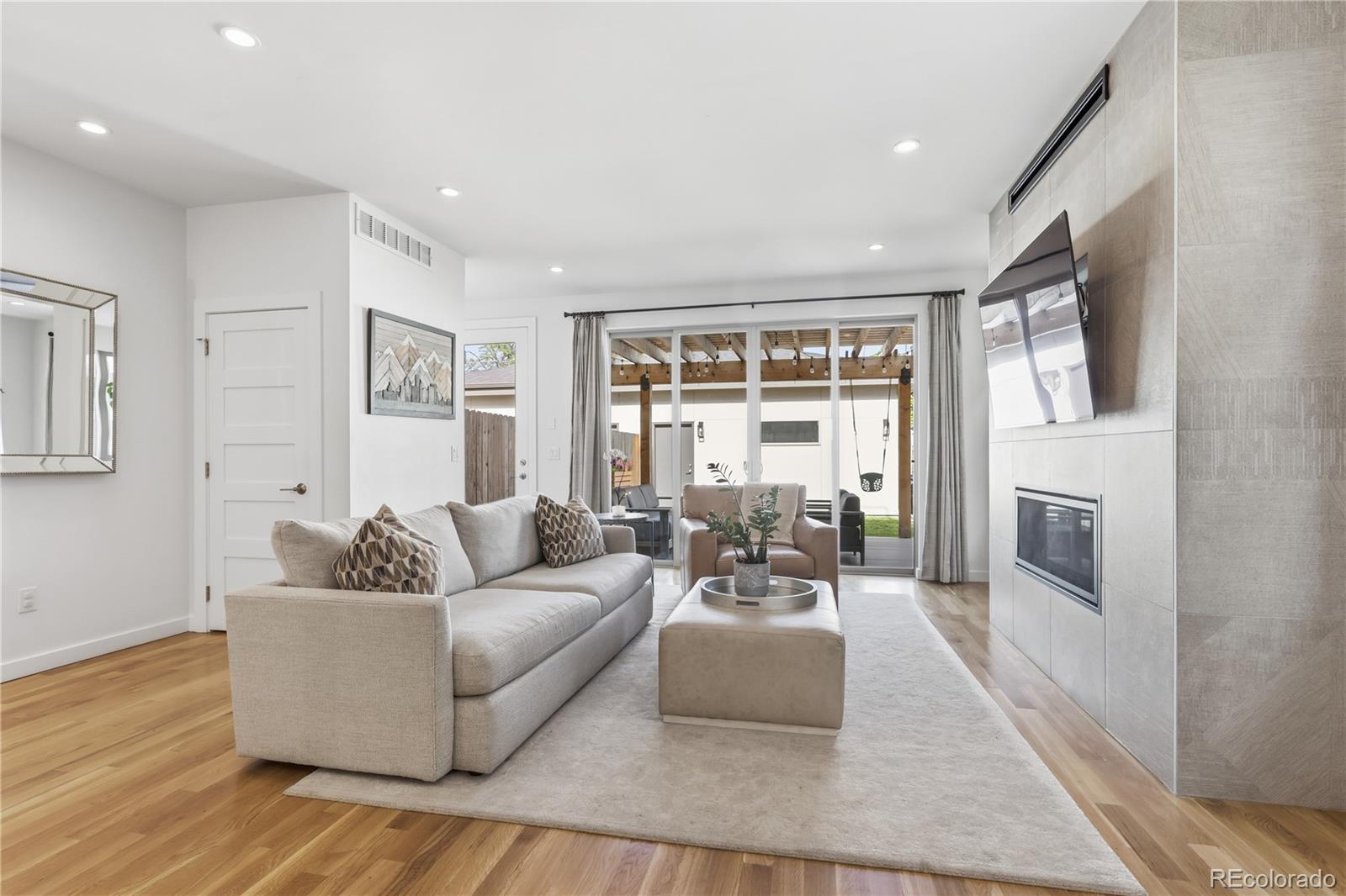 MLS Image #8 for 2575 s acoma street,denver, Colorado