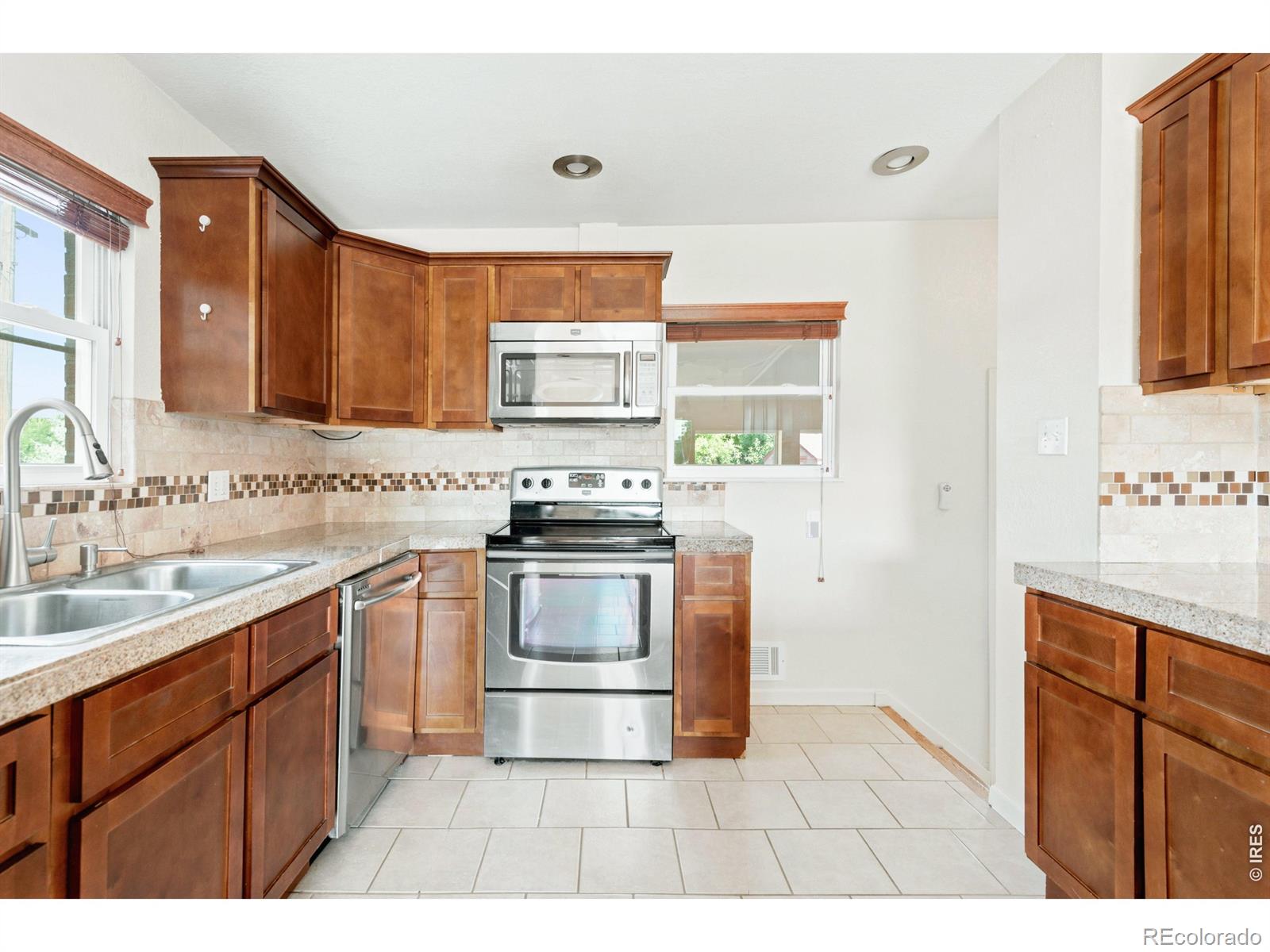 MLS Image #10 for 6801  alan drive,denver, Colorado