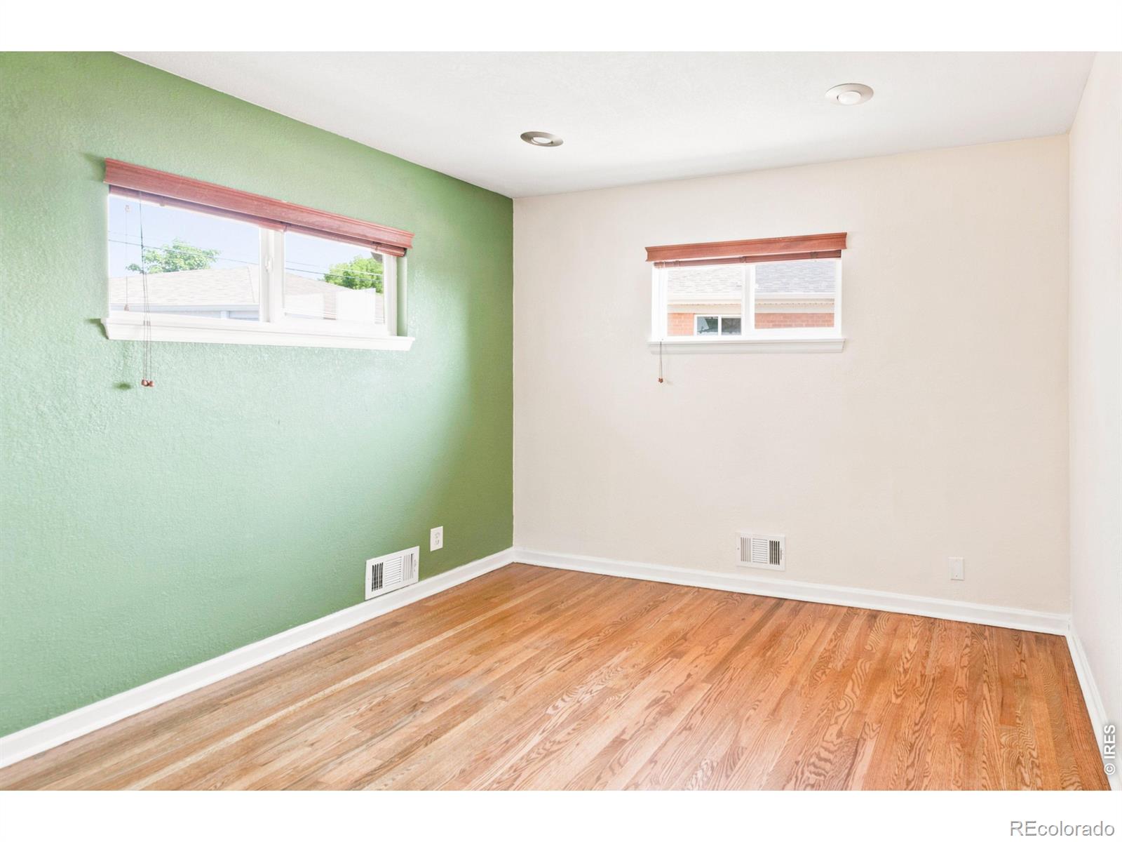 MLS Image #14 for 6801  alan drive,denver, Colorado