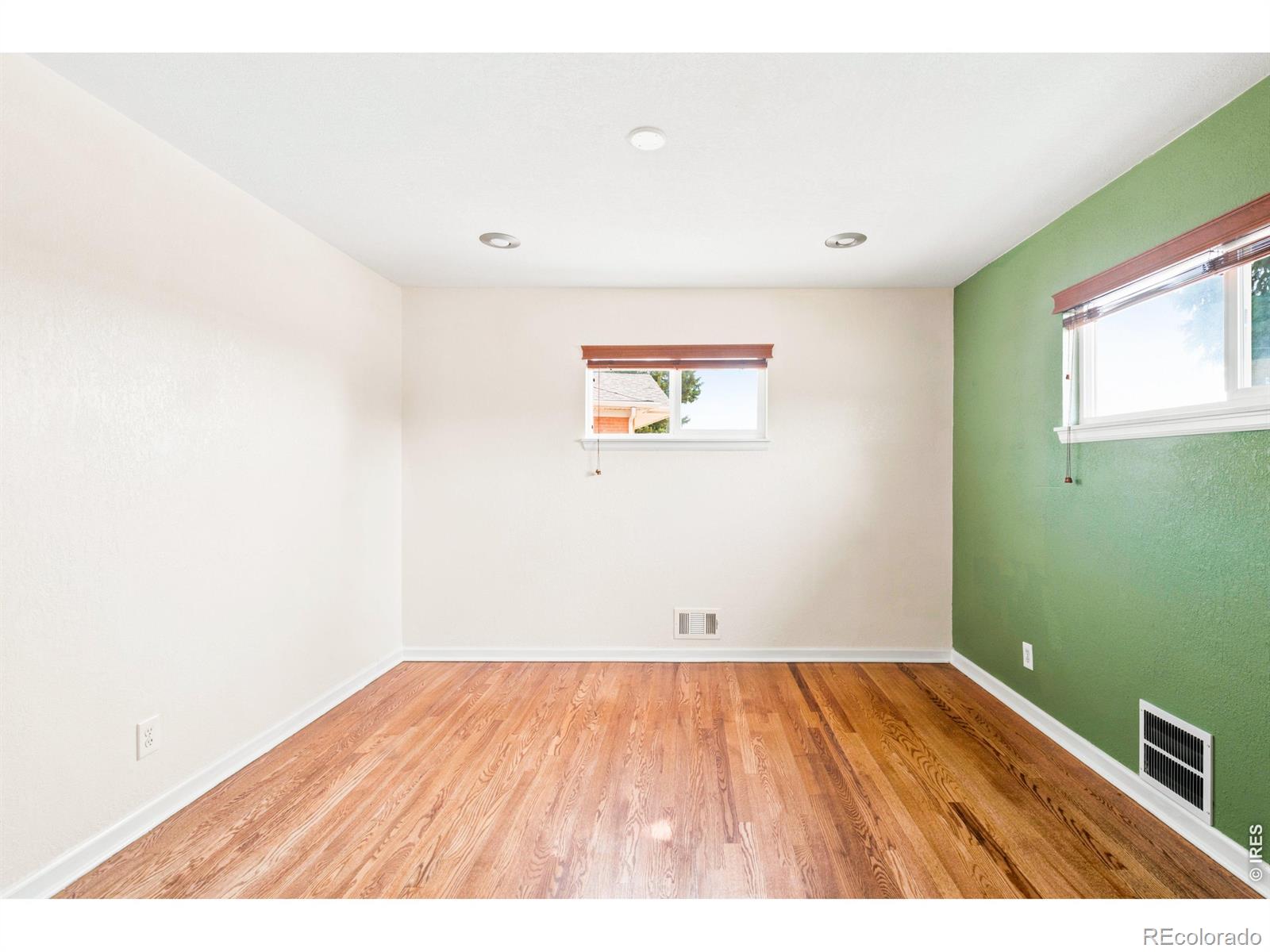 MLS Image #15 for 6801  alan drive,denver, Colorado