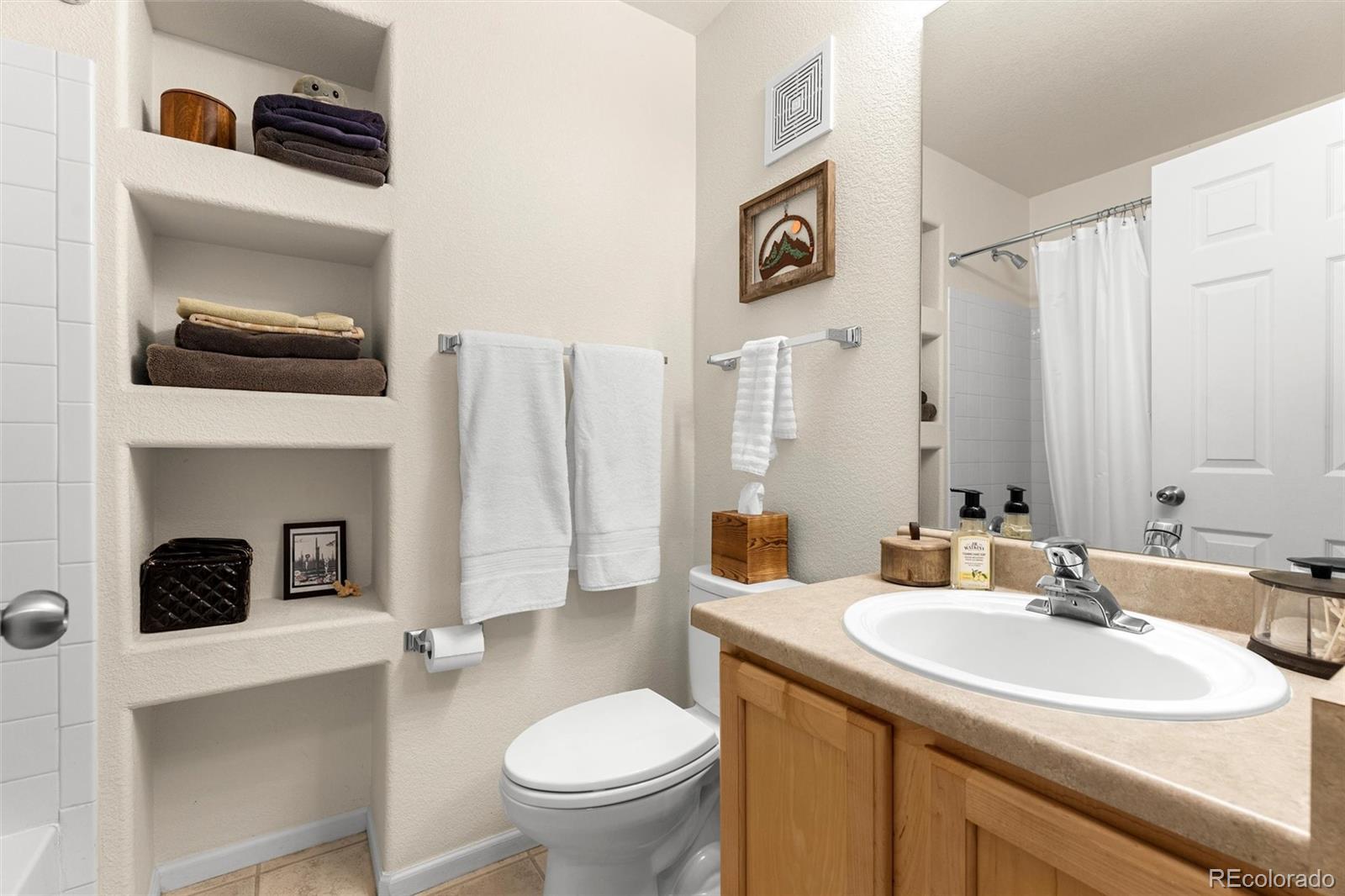 MLS Image #18 for 10050 e gunnison place,aurora, Colorado