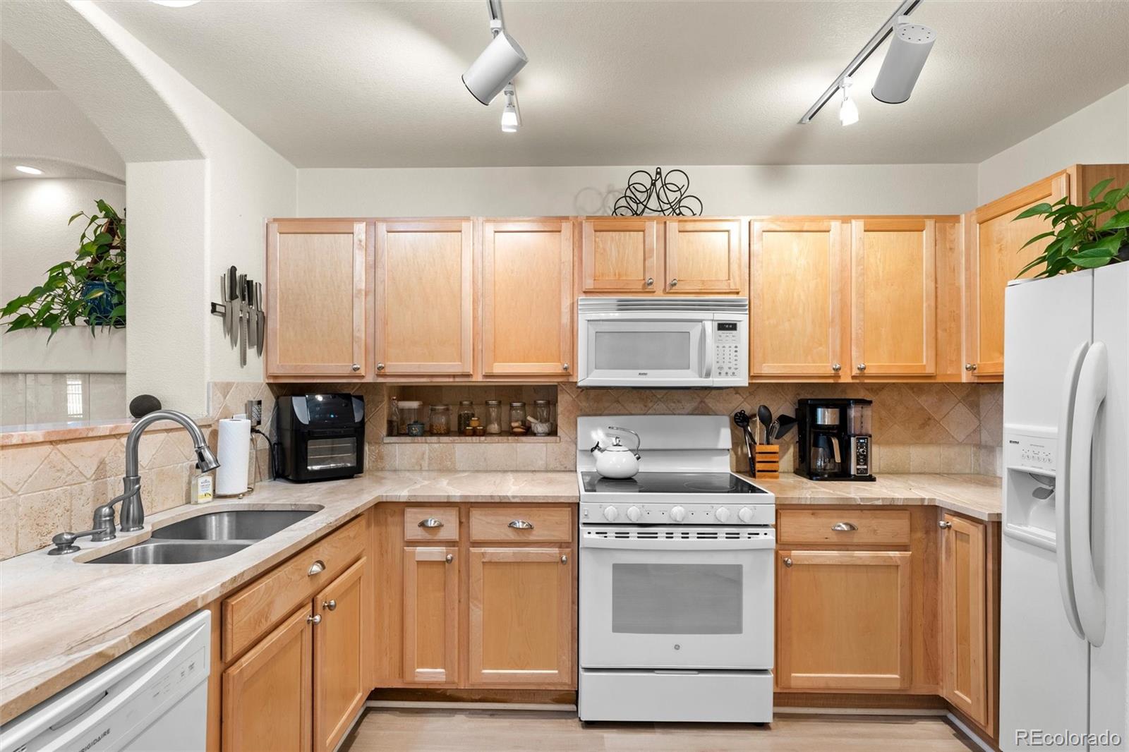 MLS Image #5 for 10050 e gunnison place,aurora, Colorado