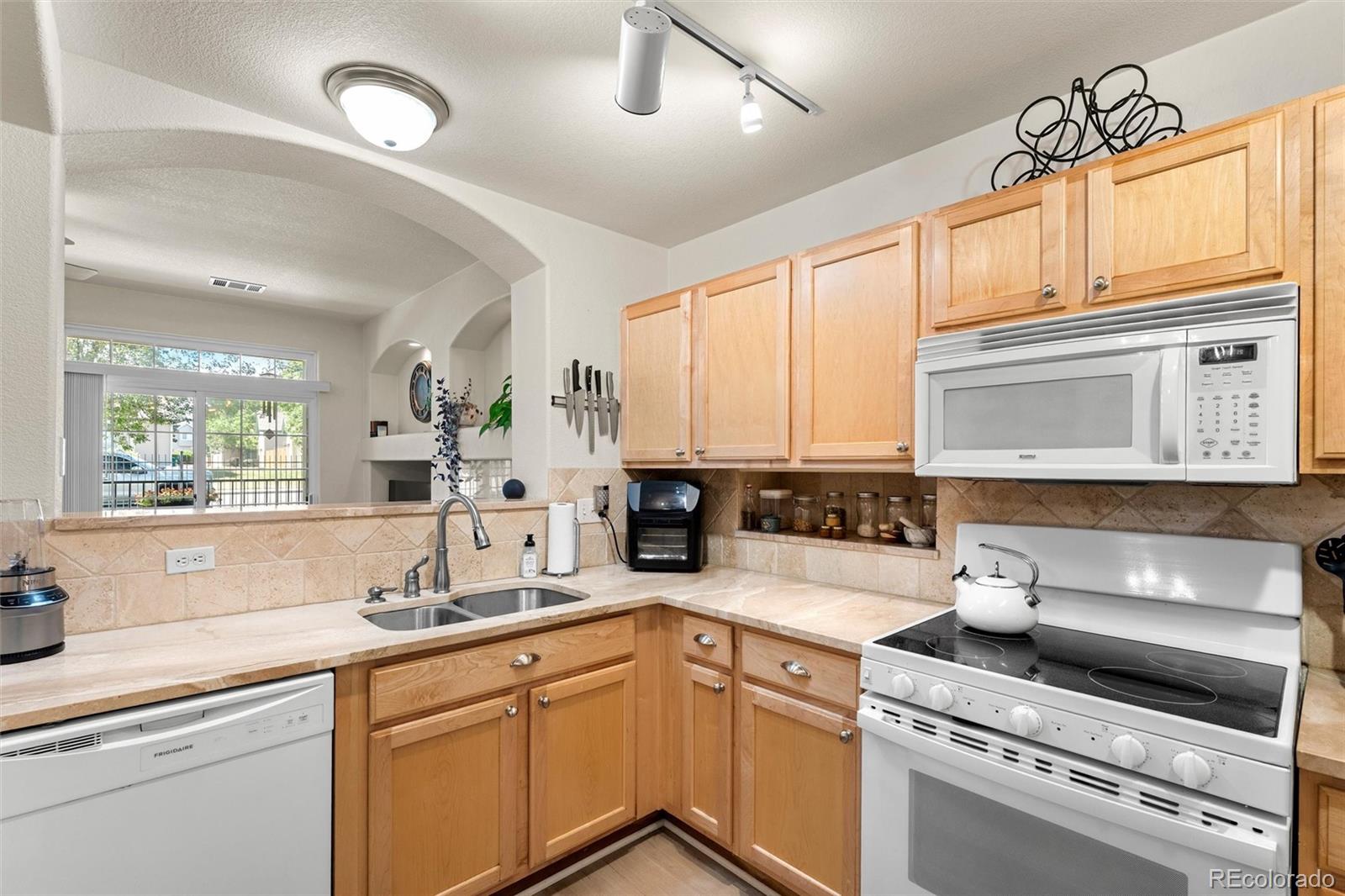 MLS Image #7 for 10050 e gunnison place,aurora, Colorado