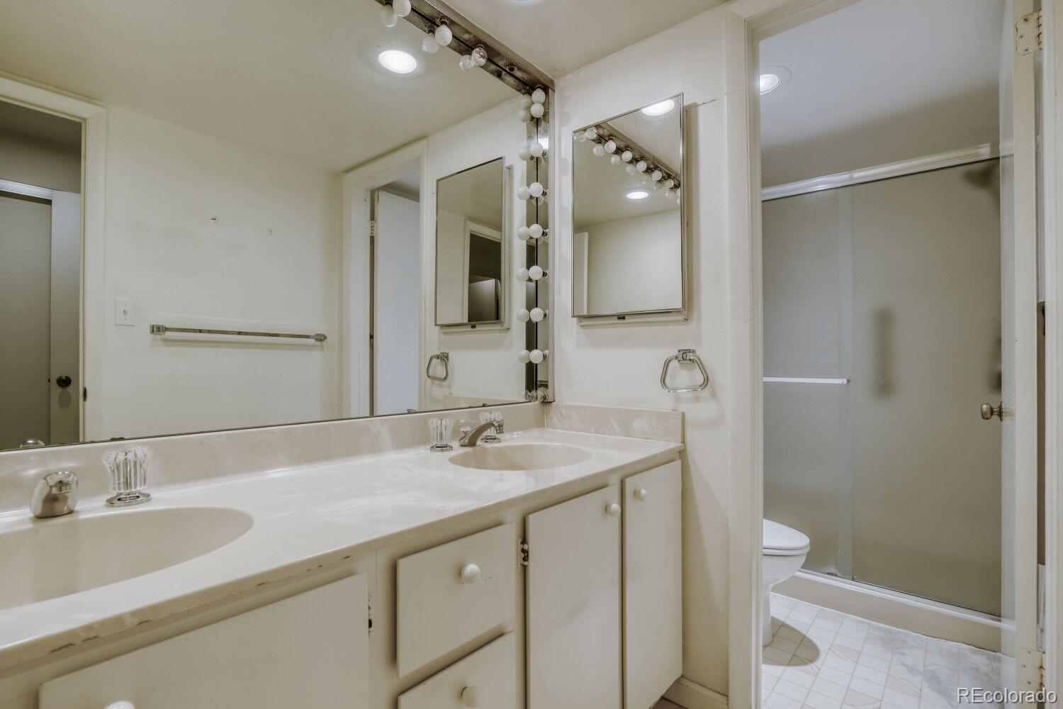 MLS Image #6 for 4250 s olive street,denver, Colorado