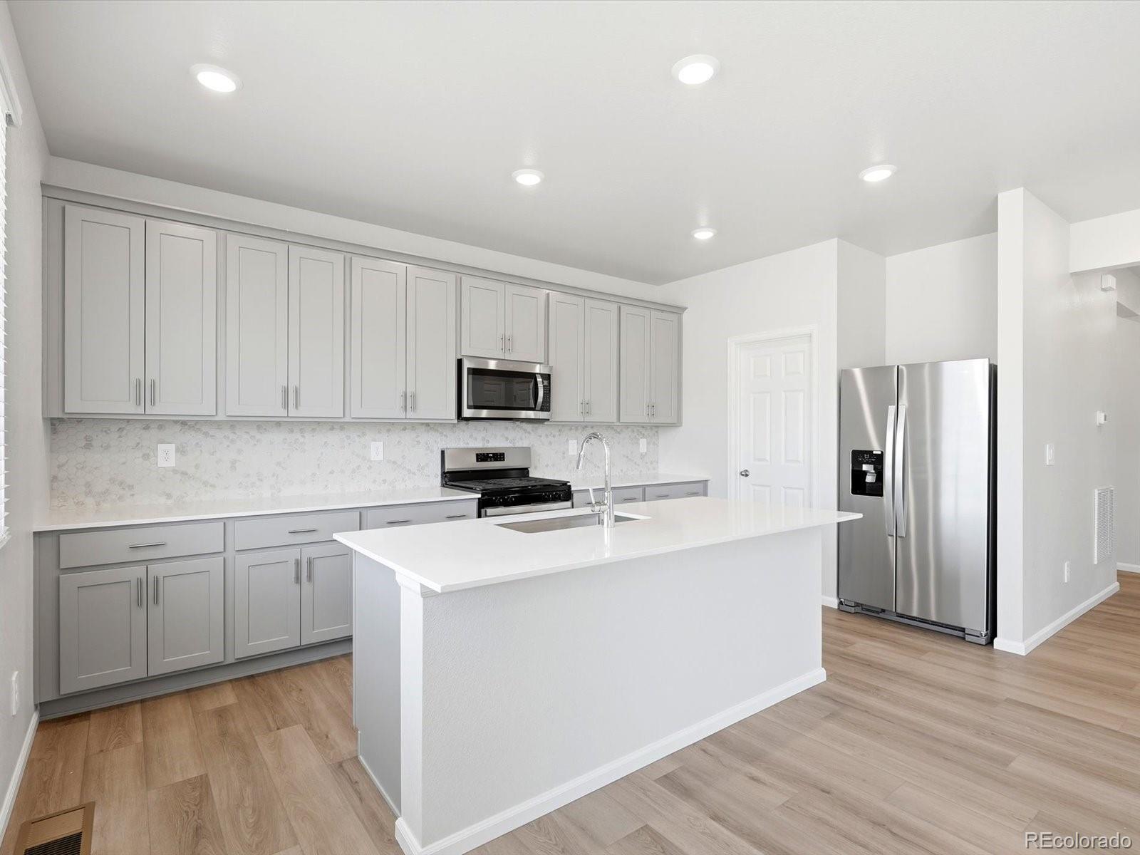 MLS Image #12 for 4621  sunsplash way,johnstown, Colorado