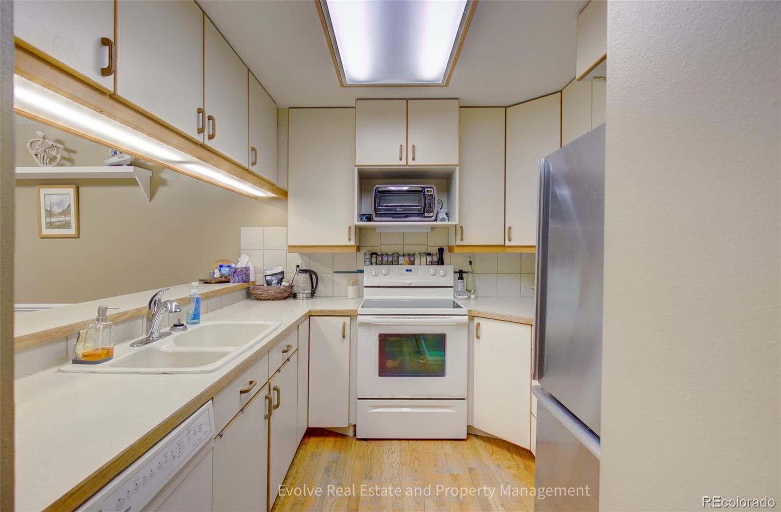 MLS Image #14 for 14196 e radcliff circle,aurora, Colorado