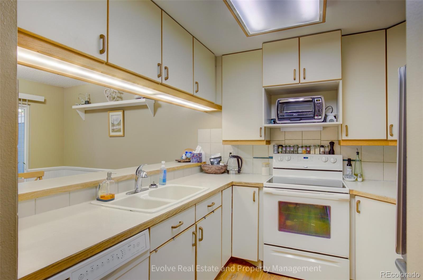 MLS Image #15 for 14196 e radcliff circle,aurora, Colorado