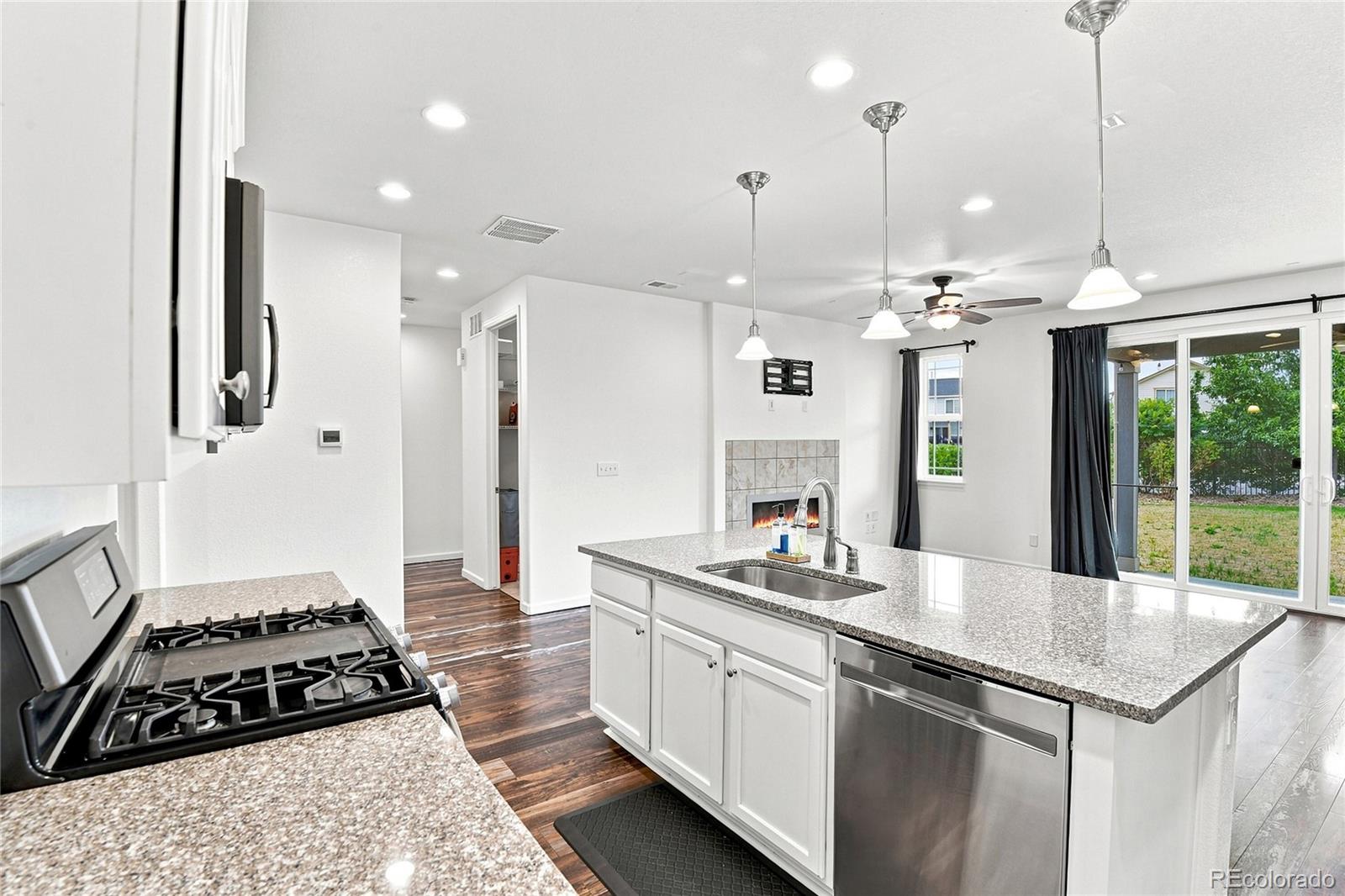 MLS Image #11 for 200 s langdale court,aurora, Colorado