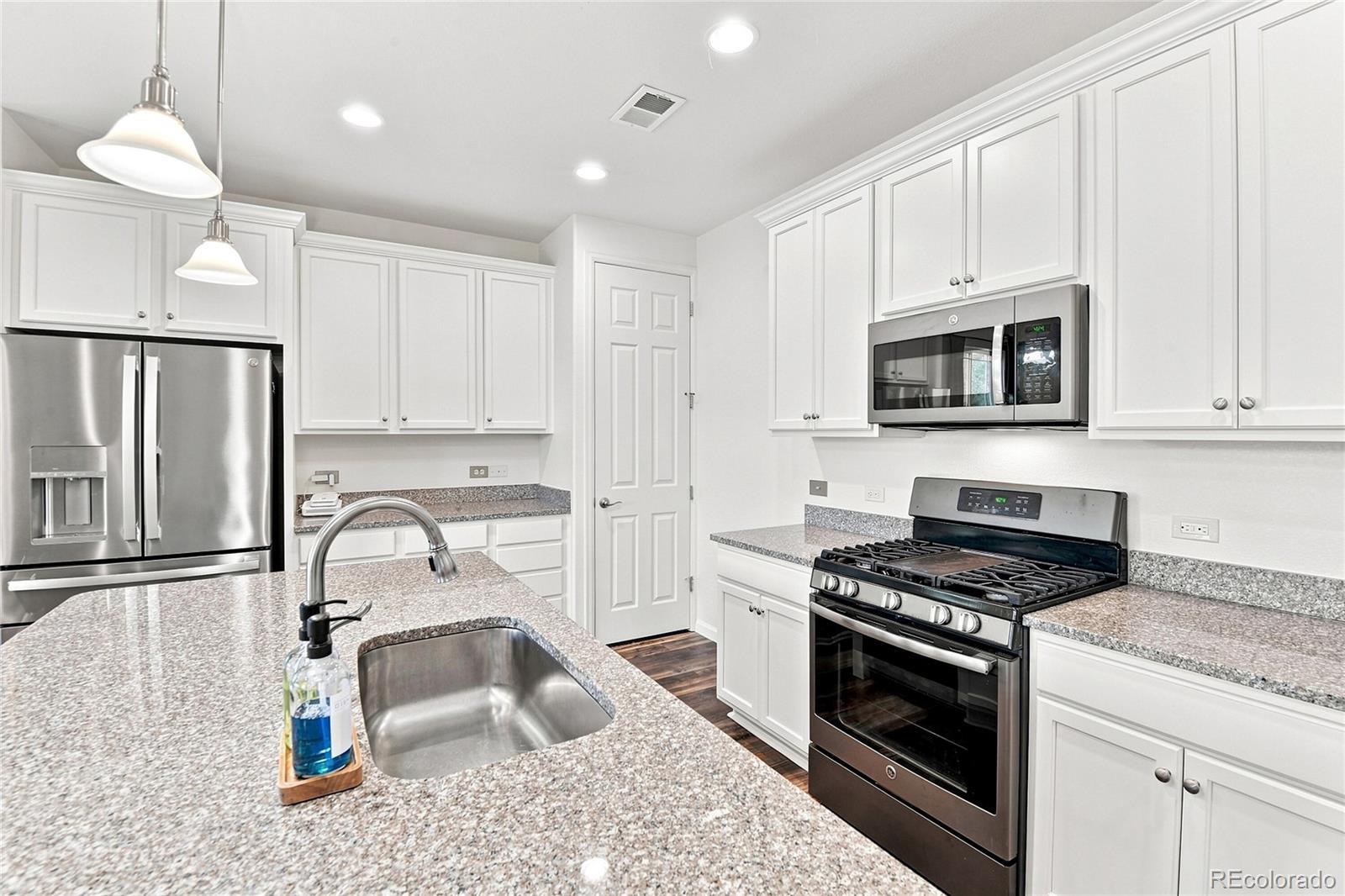 MLS Image #13 for 200 s langdale court,aurora, Colorado