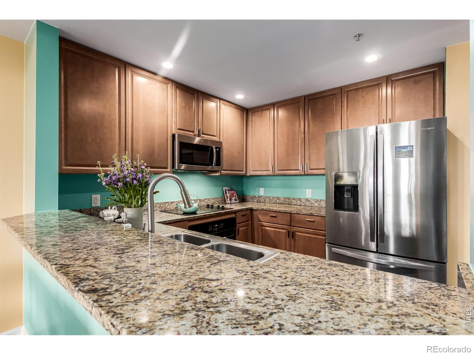 MLS Image #10 for 975 n lincoln street,denver, Colorado