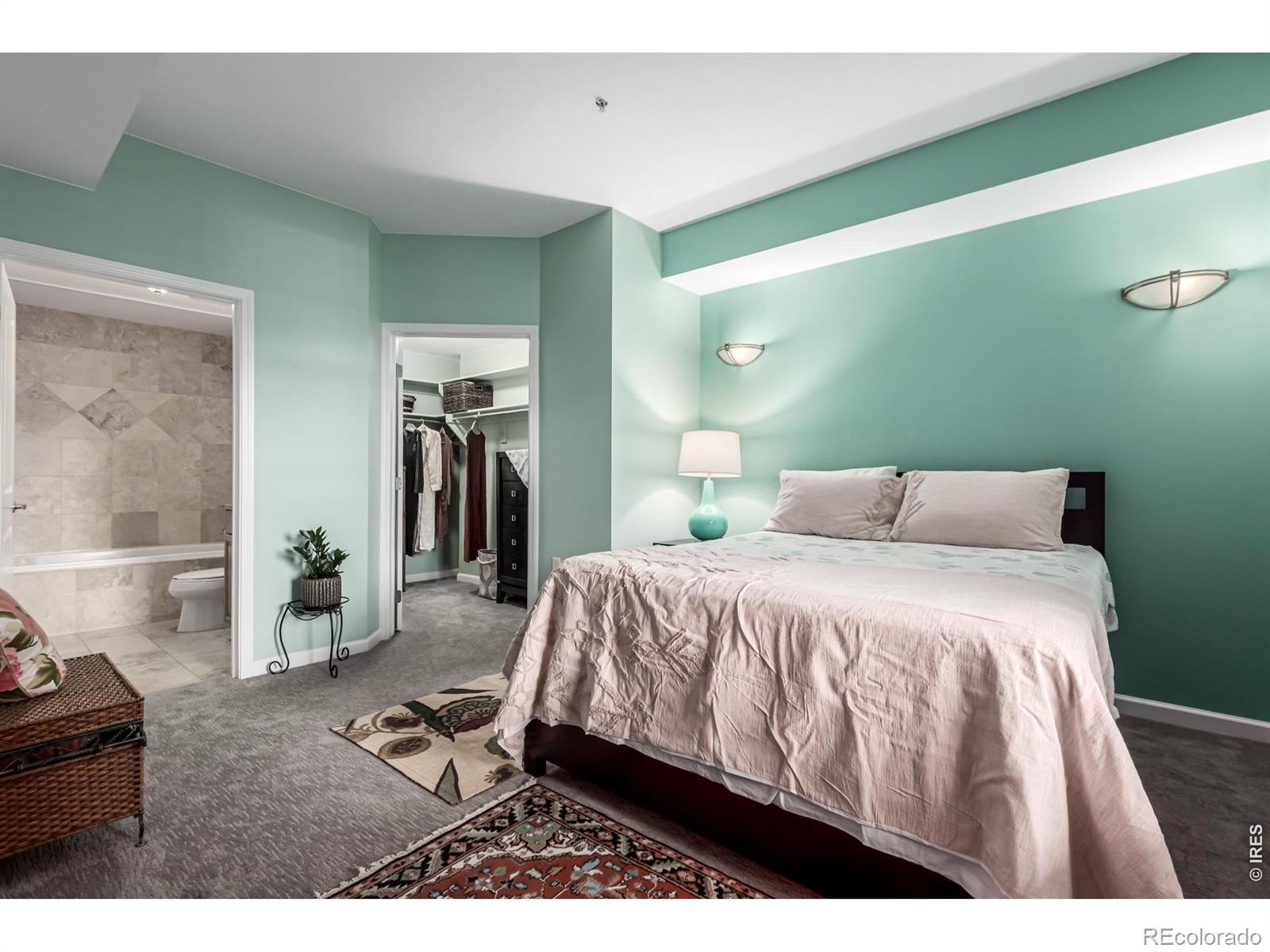 MLS Image #11 for 975 n lincoln street,denver, Colorado