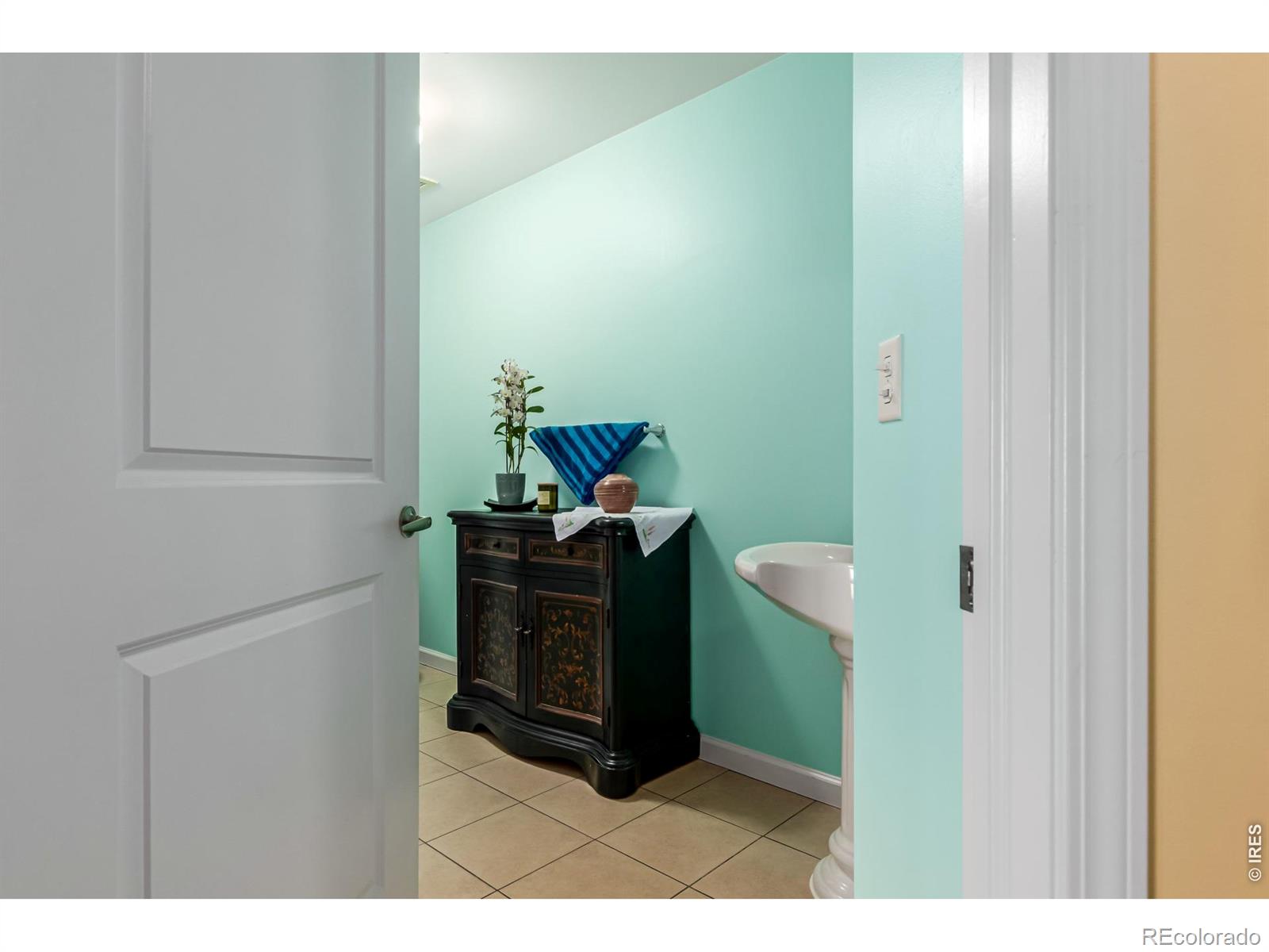 MLS Image #19 for 975 n lincoln street,denver, Colorado