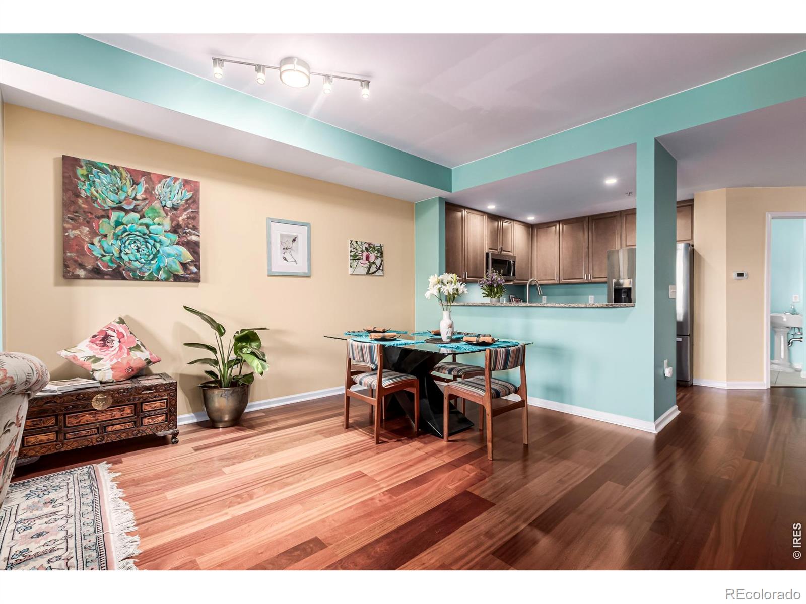 MLS Image #4 for 975 n lincoln street,denver, Colorado
