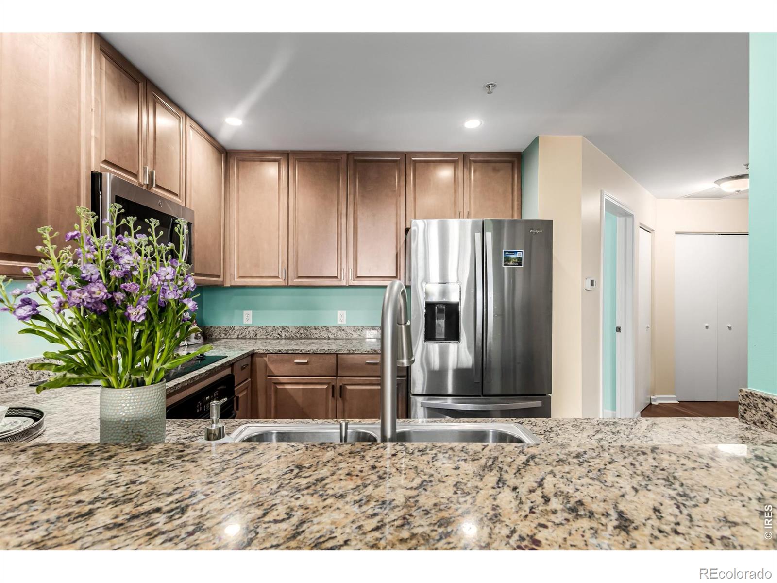 MLS Image #9 for 975 n lincoln street,denver, Colorado