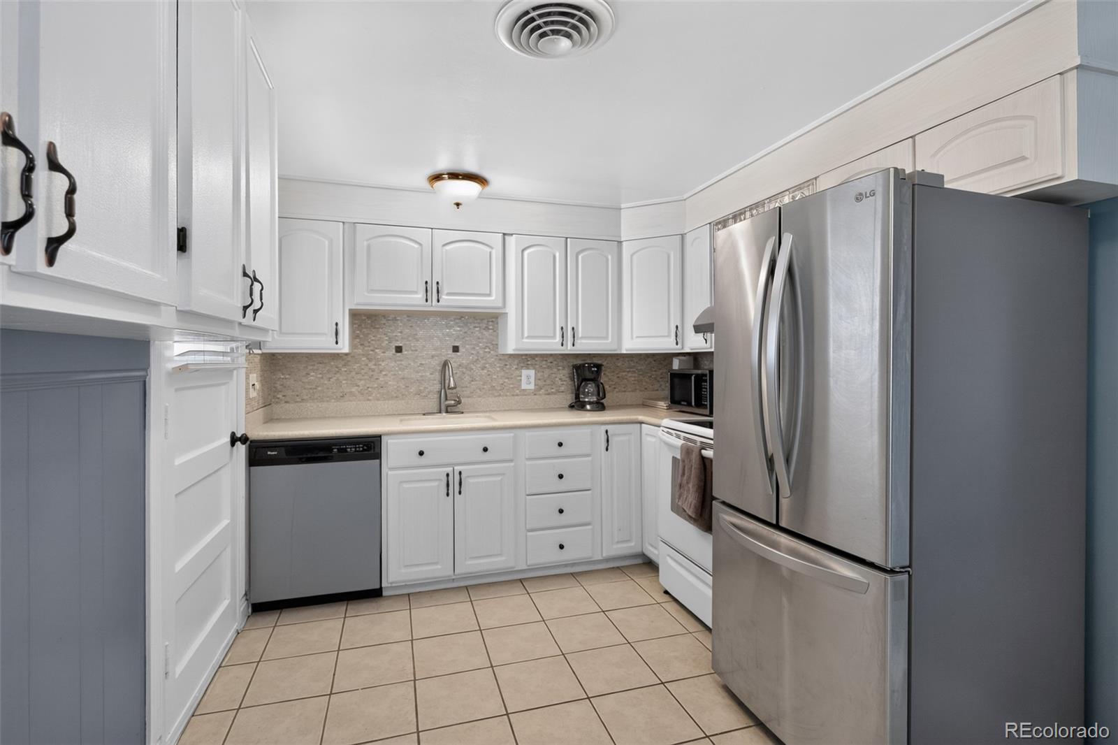 MLS Image #11 for 1580 s knox court,denver, Colorado