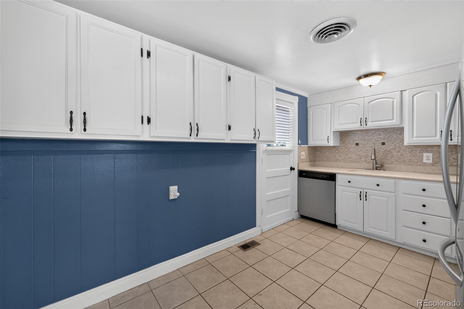 MLS Image #13 for 1580 s knox court,denver, Colorado