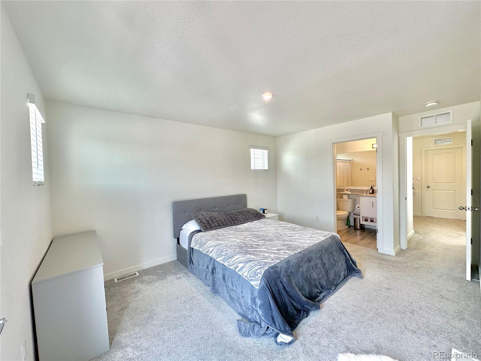 MLS Image #5 for 5030 n walden way,denver, Colorado
