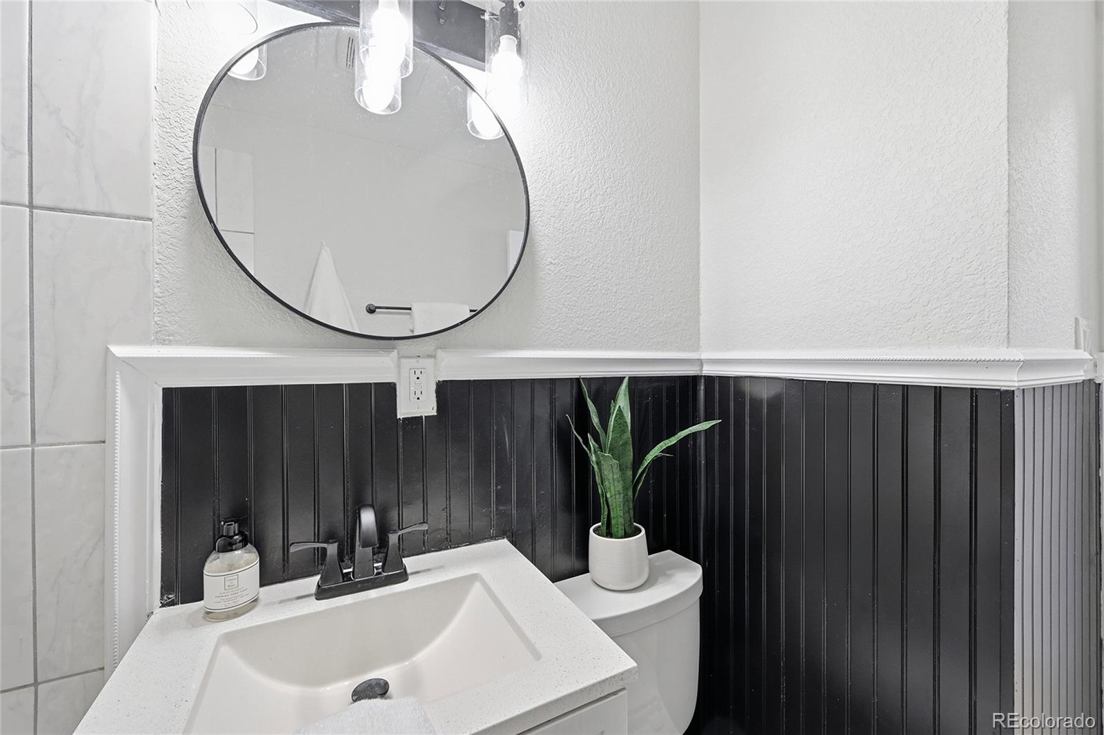 MLS Image #14 for 2520 s hazel court,denver, Colorado