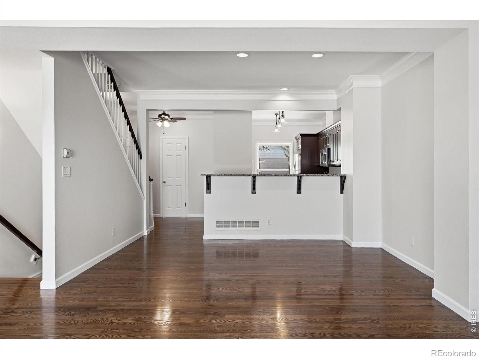 MLS Image #14 for 944  ivanhoe street,denver, Colorado
