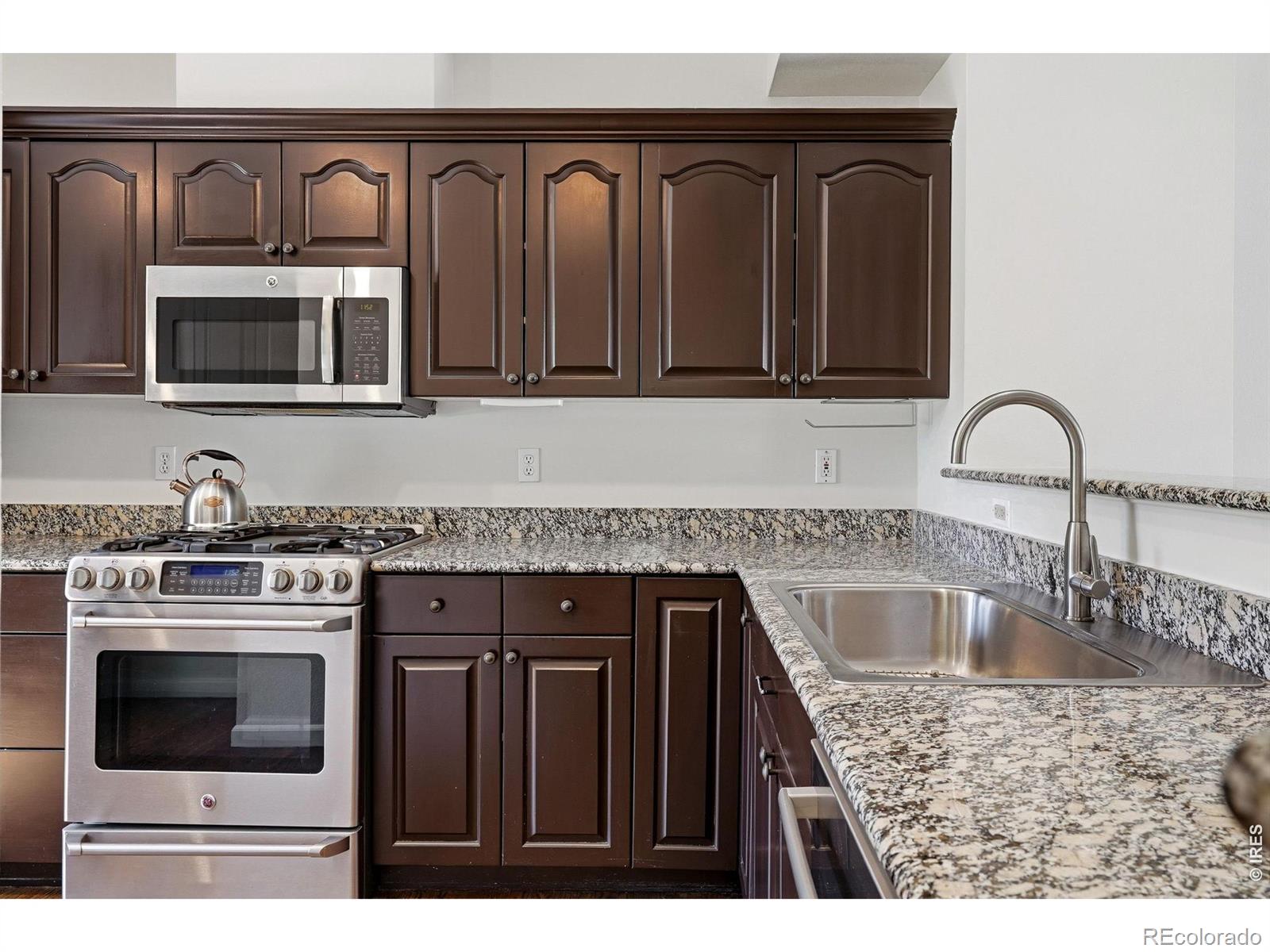 MLS Image #15 for 944  ivanhoe street,denver, Colorado