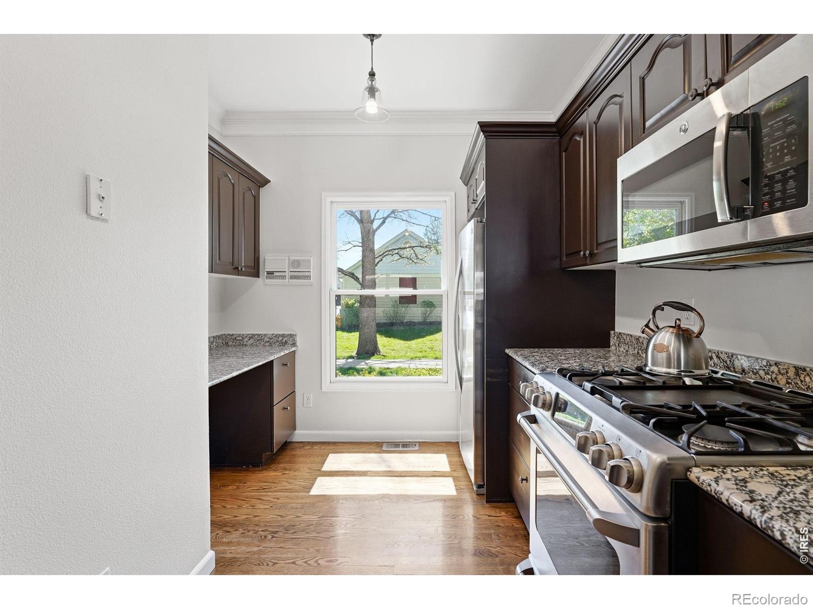 MLS Image #16 for 944  ivanhoe street,denver, Colorado