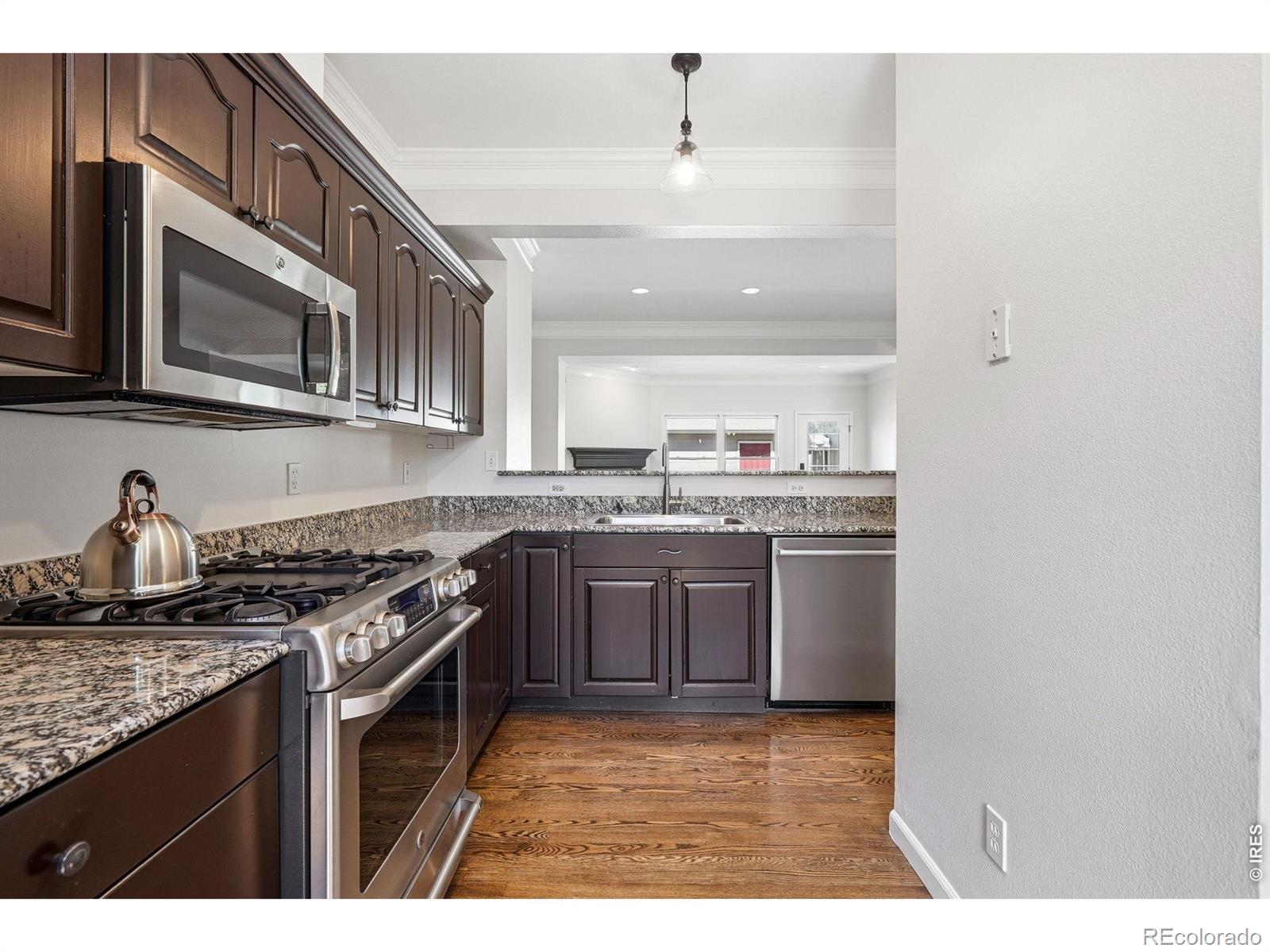 MLS Image #17 for 944  ivanhoe street,denver, Colorado
