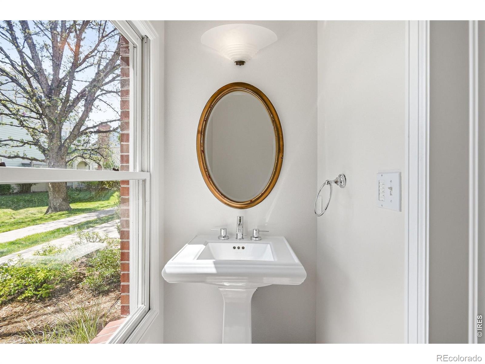 MLS Image #18 for 944  ivanhoe street,denver, Colorado