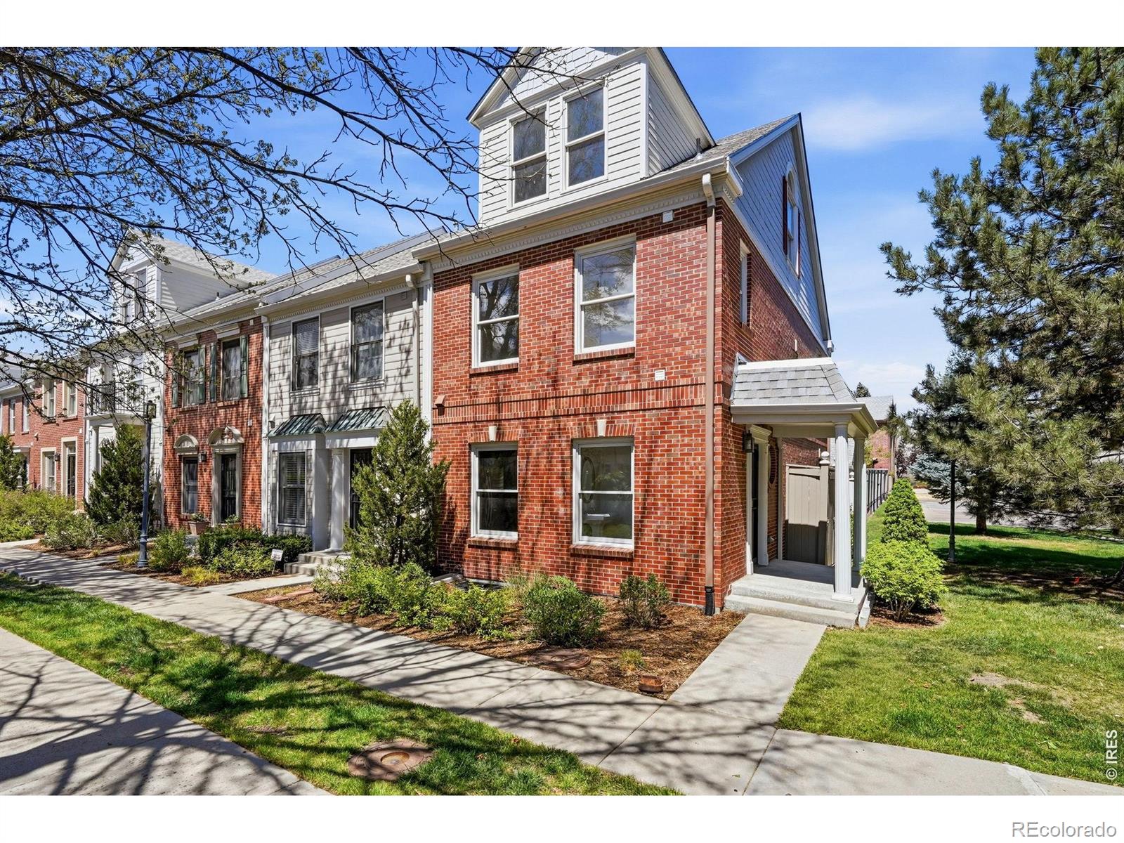 MLS Image #5 for 944  ivanhoe street,denver, Colorado
