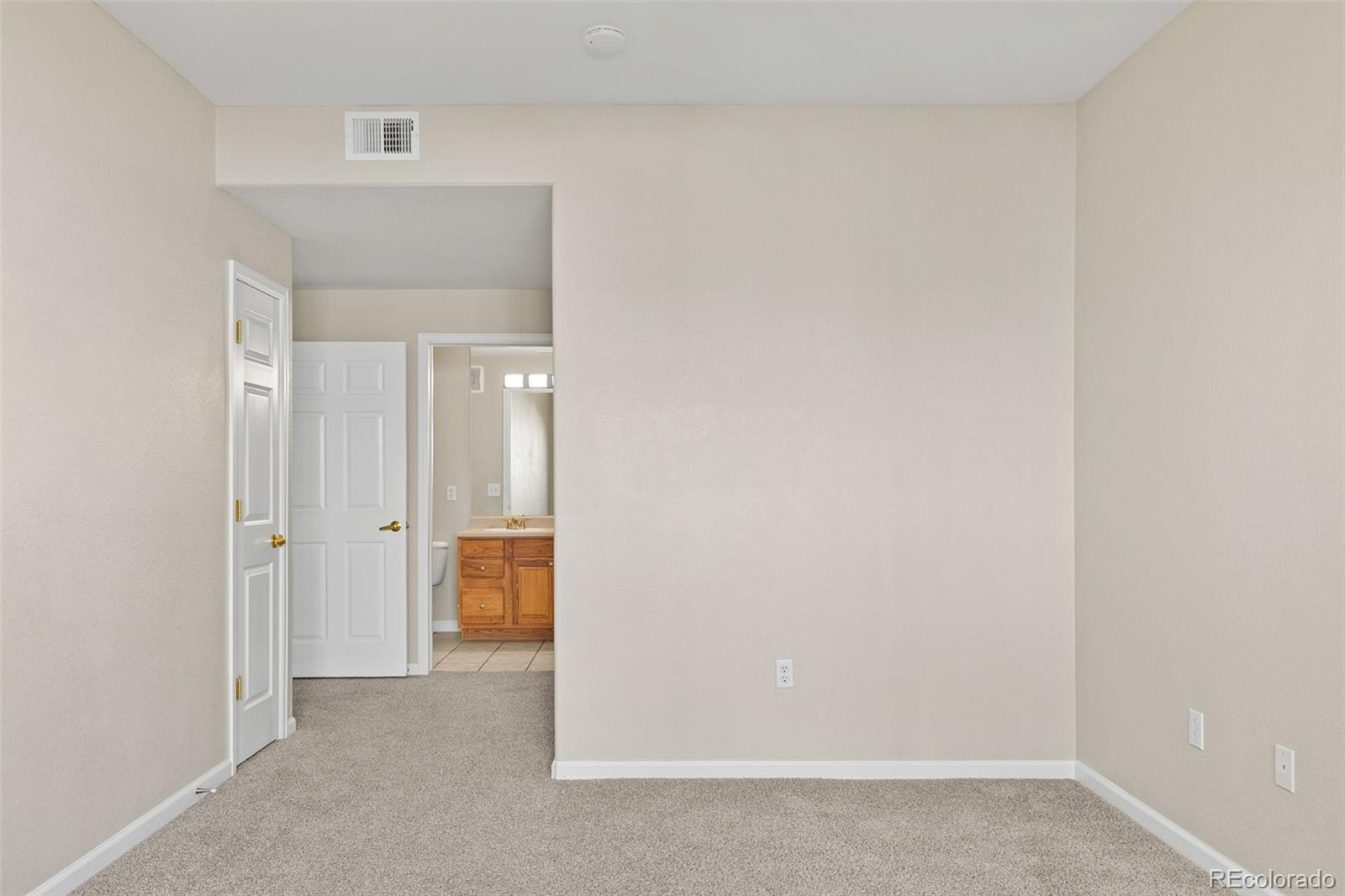 MLS Image #12 for 10070 e carolina drive,aurora, Colorado